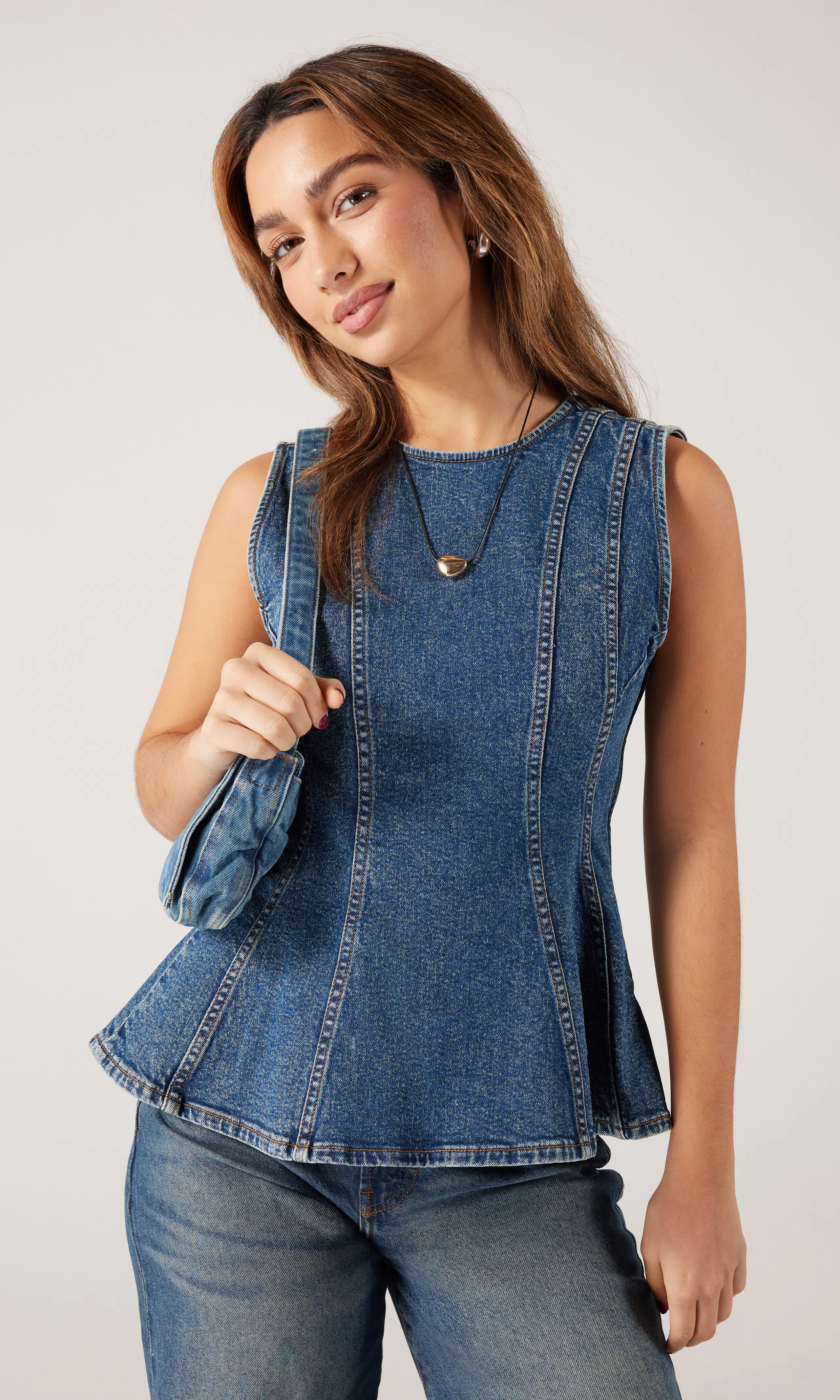 Pepp Denim Topp. Front. Model.