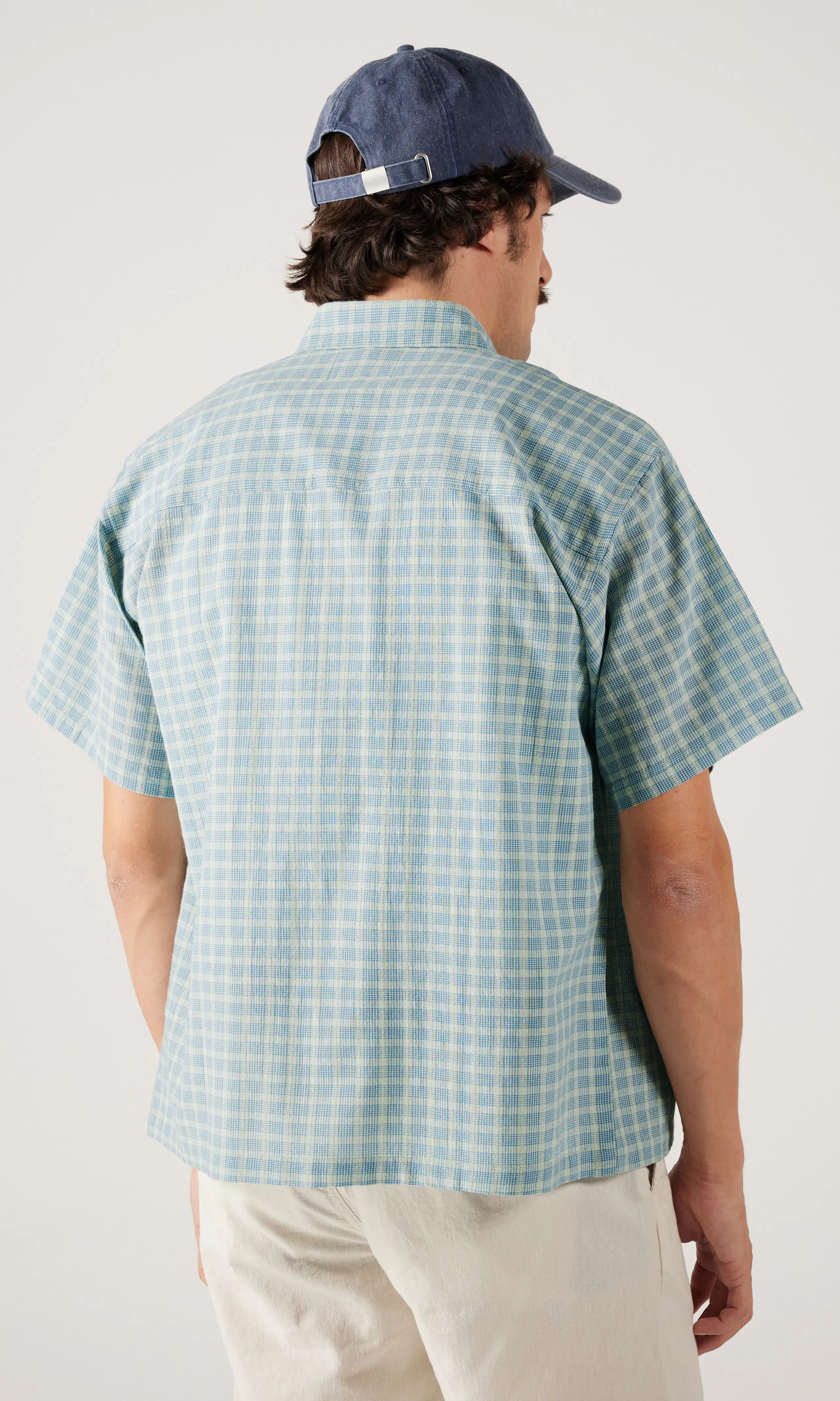 Leon Rutete Skjorte. Back. Model.