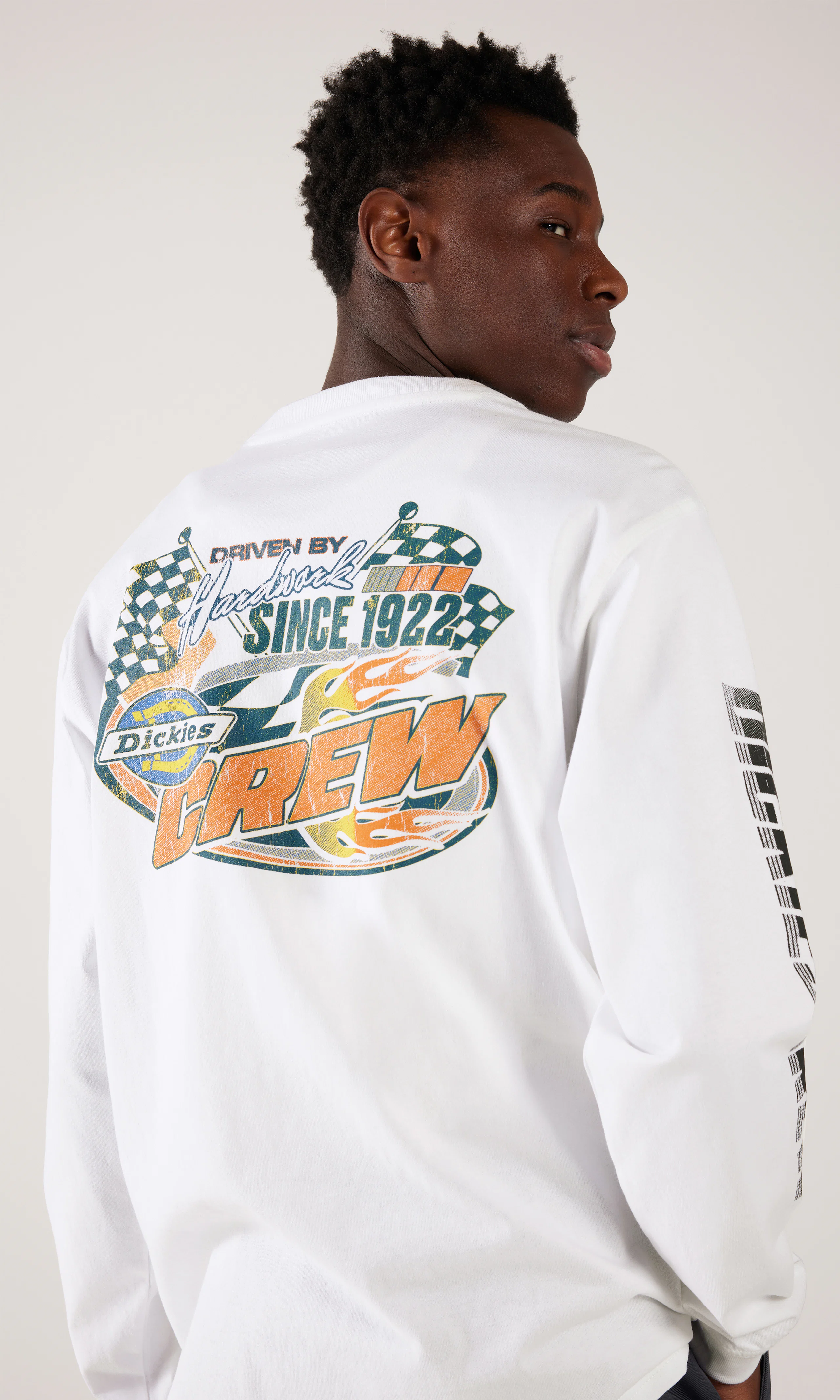 Nashport Midweight Long Sleeve Vit. Front. Model.