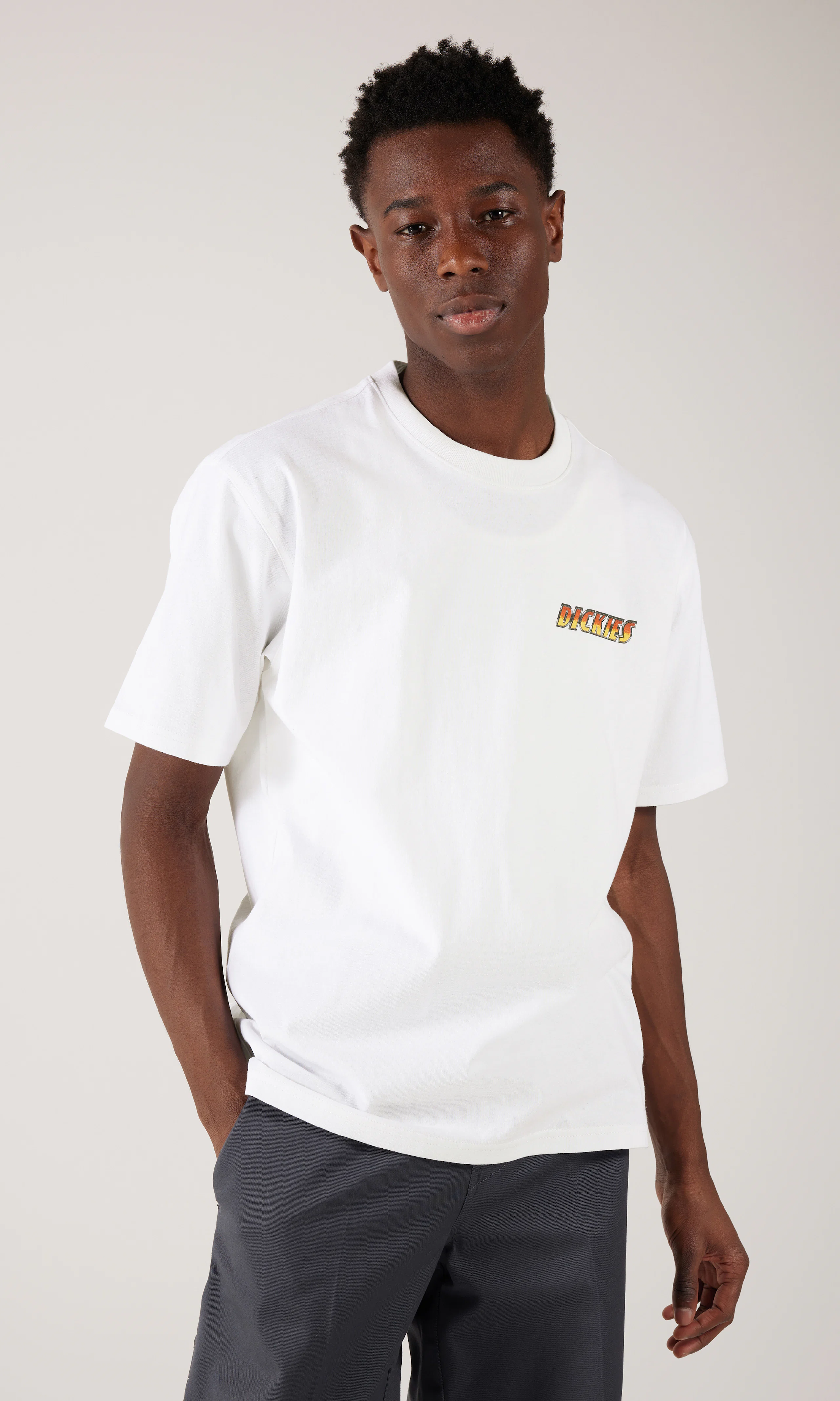 Nashport Midweight Vit T-Shirt. Front 1. Model.