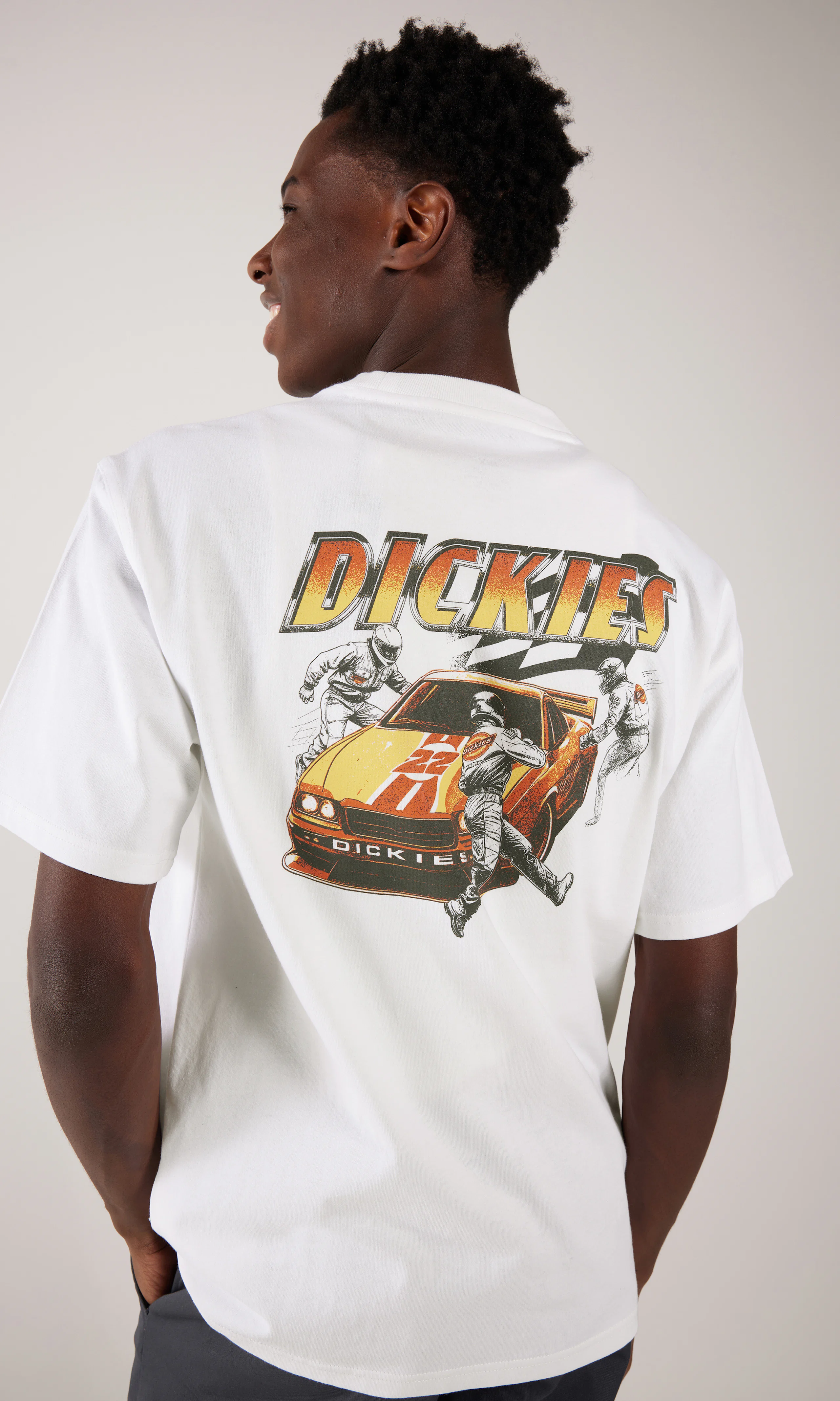 Nashport Midweight Vit T-Shirt. Front. Model.