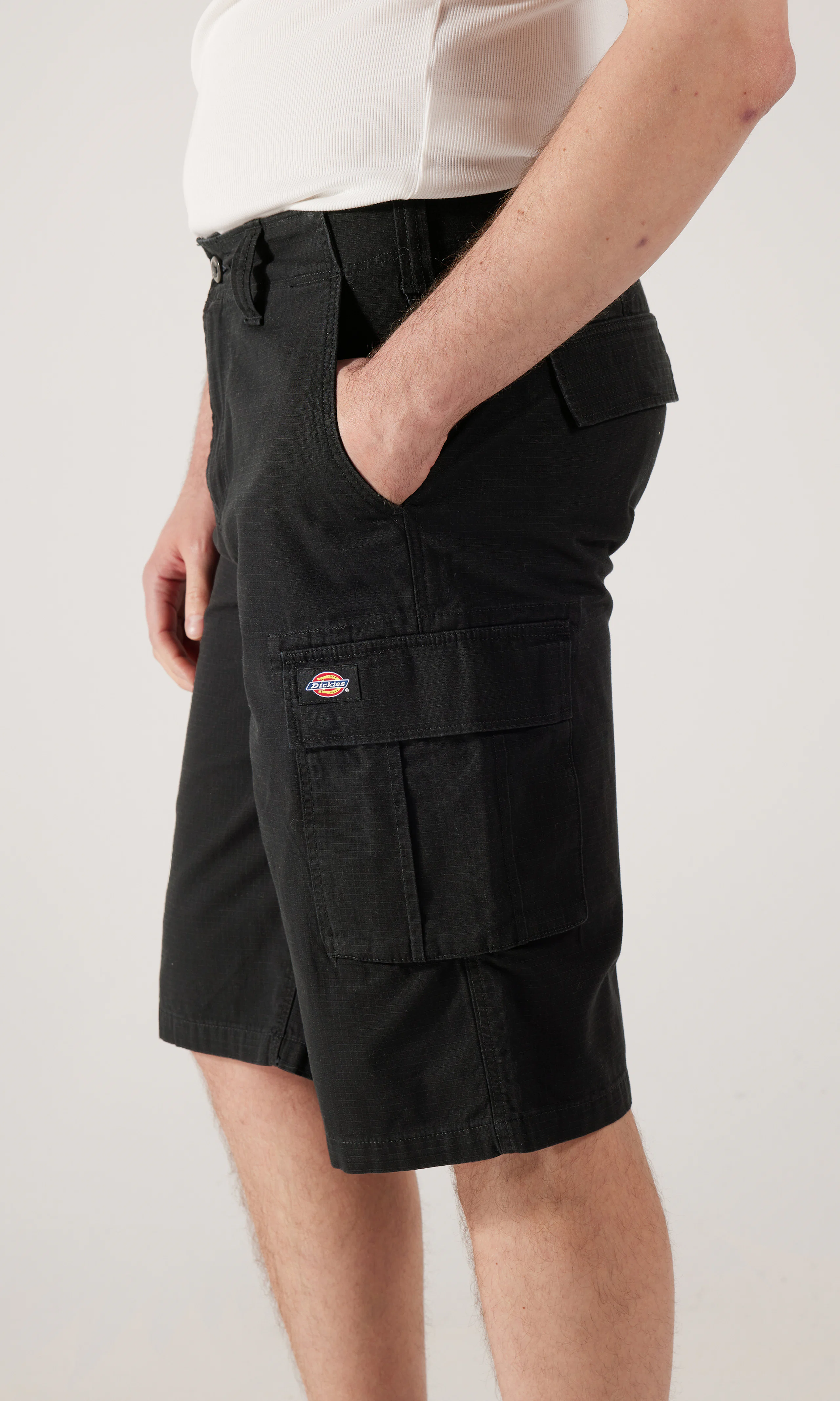 Eagle Bend Svart Shorts. Front 2. Model.