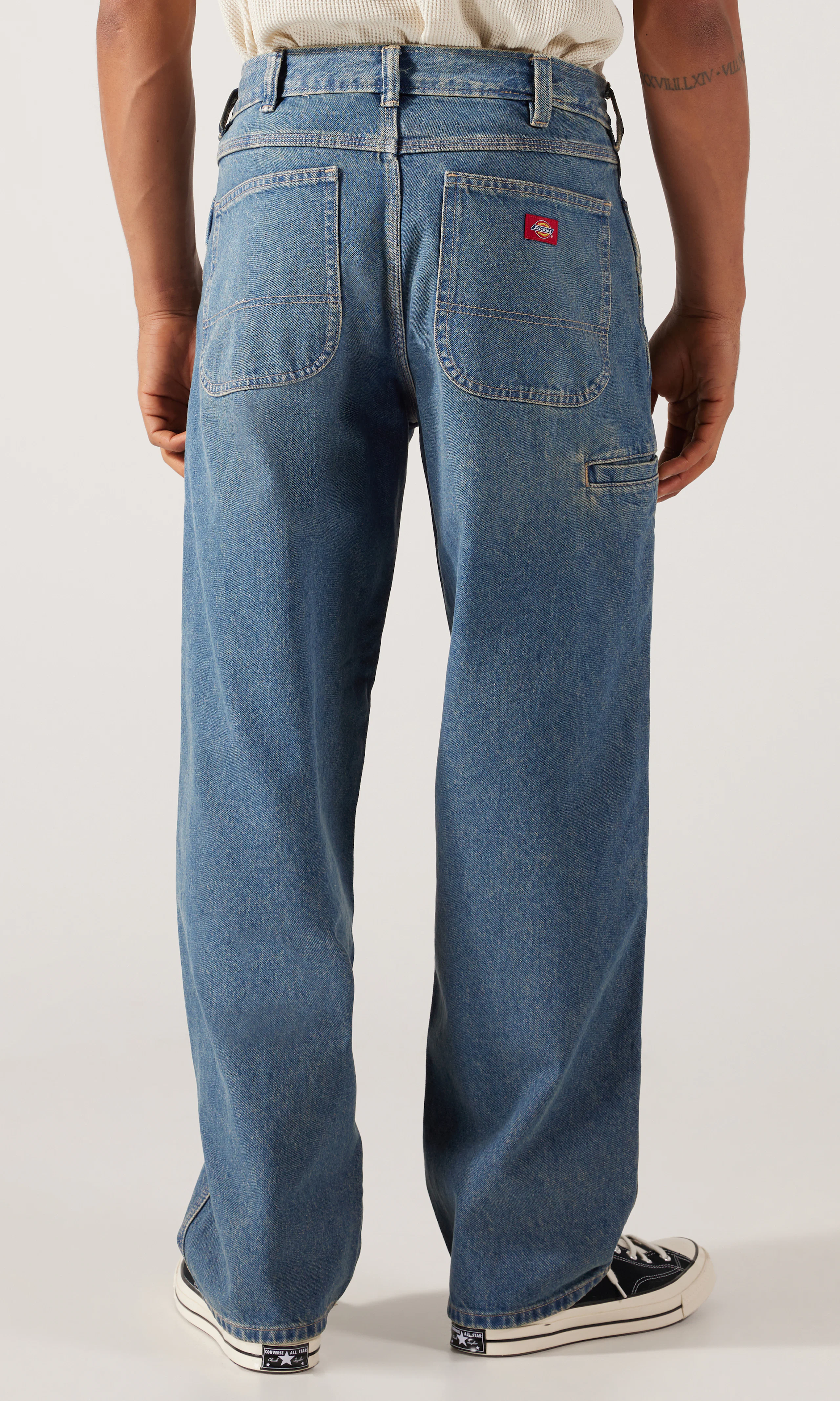 958 Baggy Tapered Work Medium Blå Jeans. Back. Model.