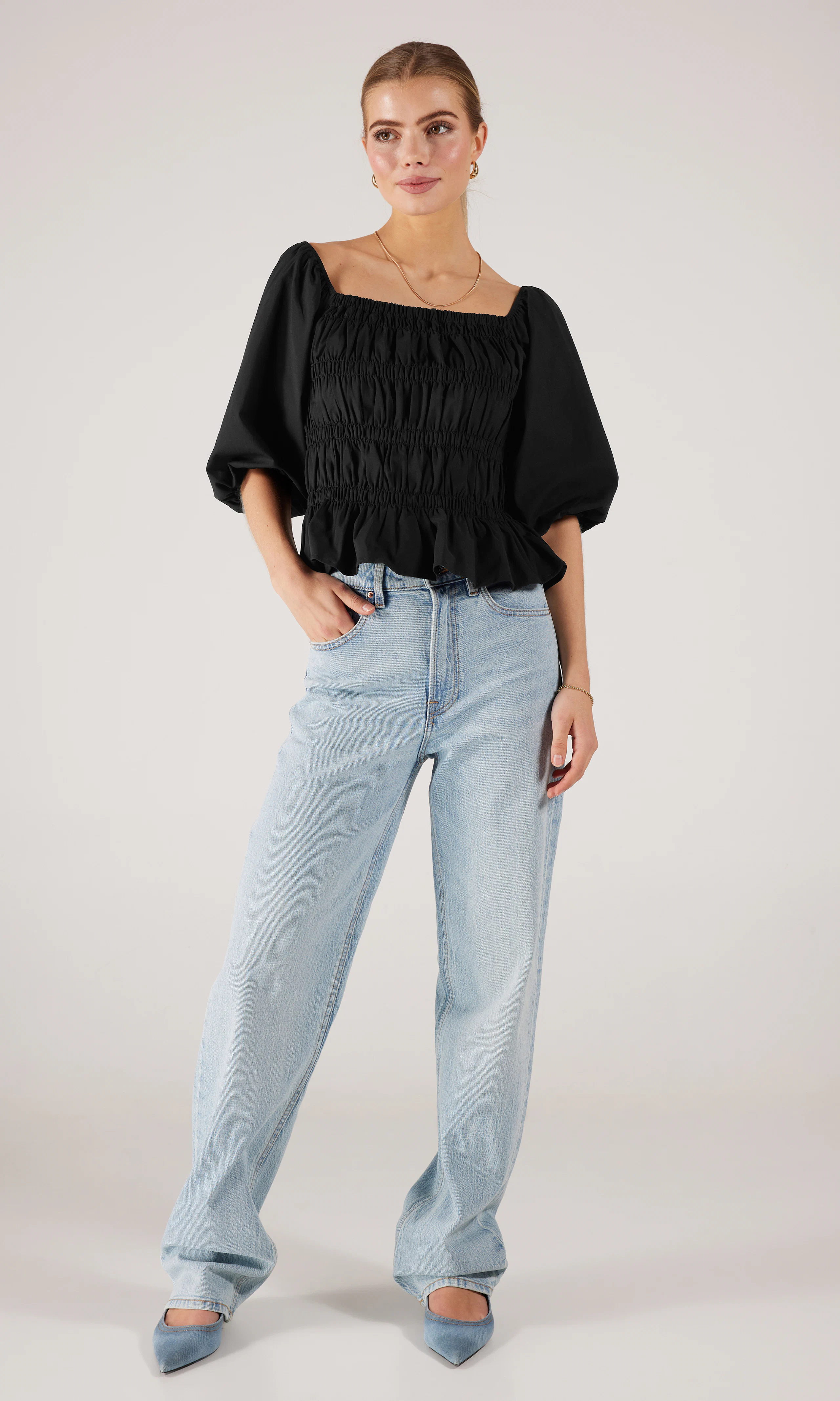 Bea Topp. Front 1. Model.