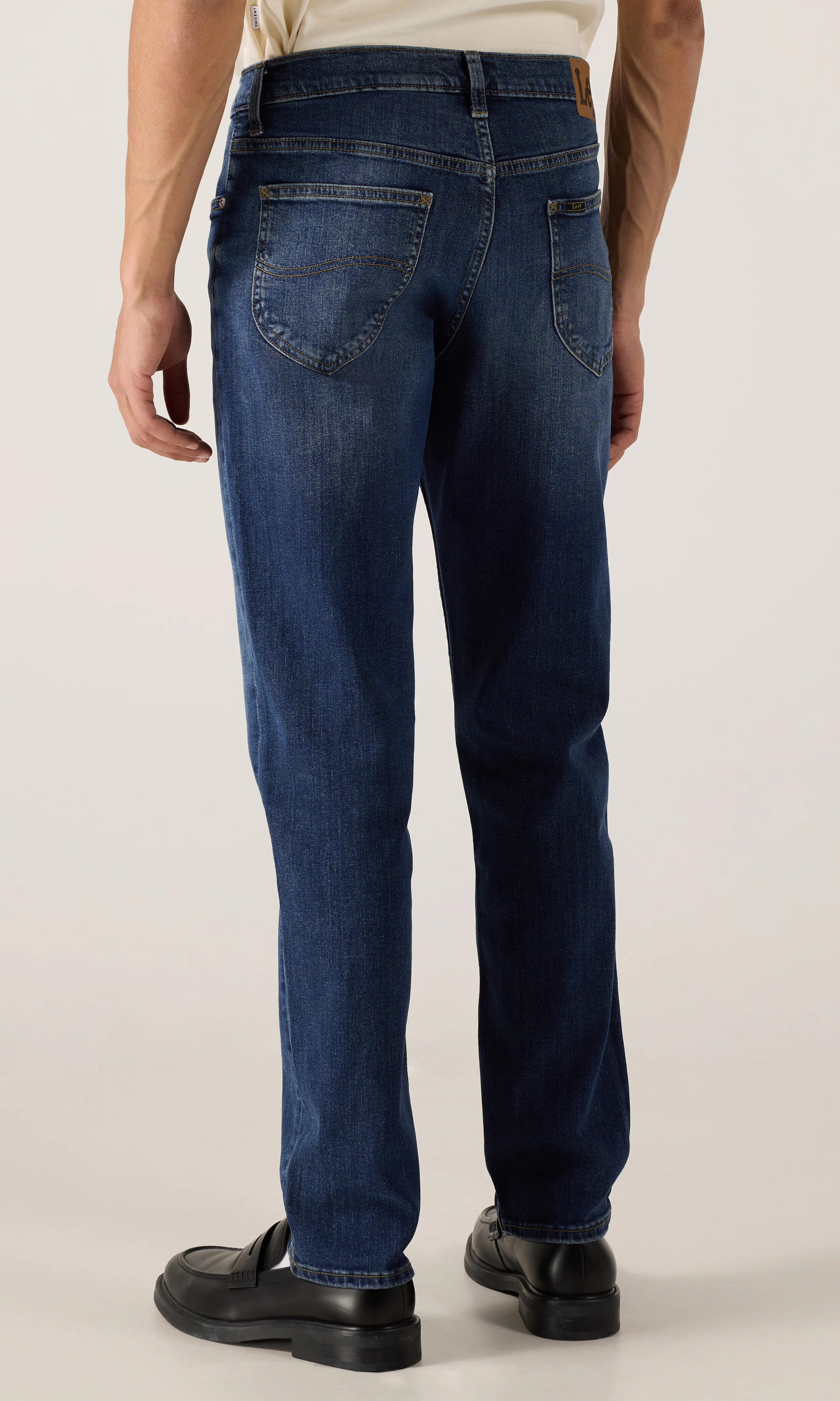 The David Mörkblå Jeans. Back. Model.
