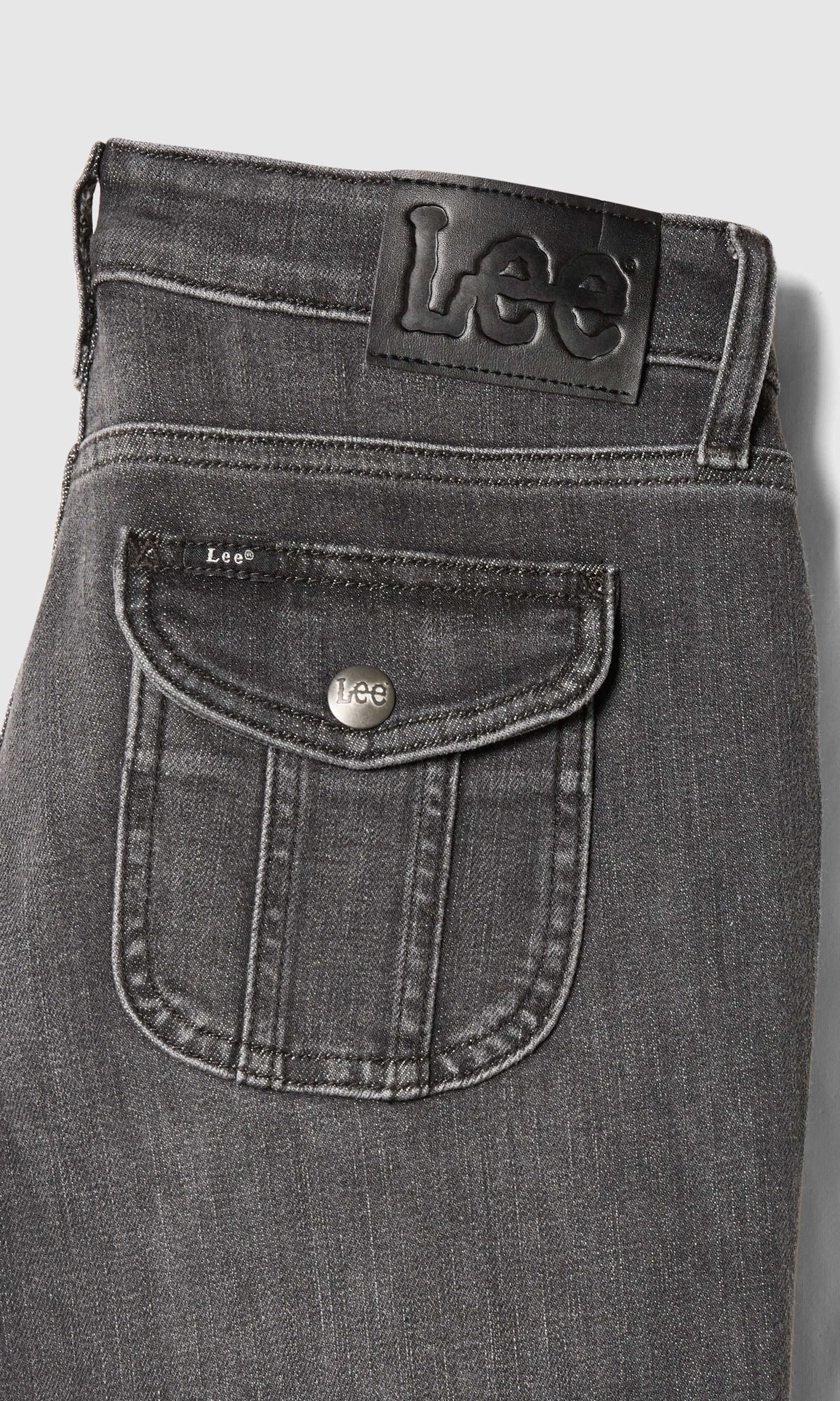 Flap Pocket Jessica Grå Jeans. Detail 1. Flat.