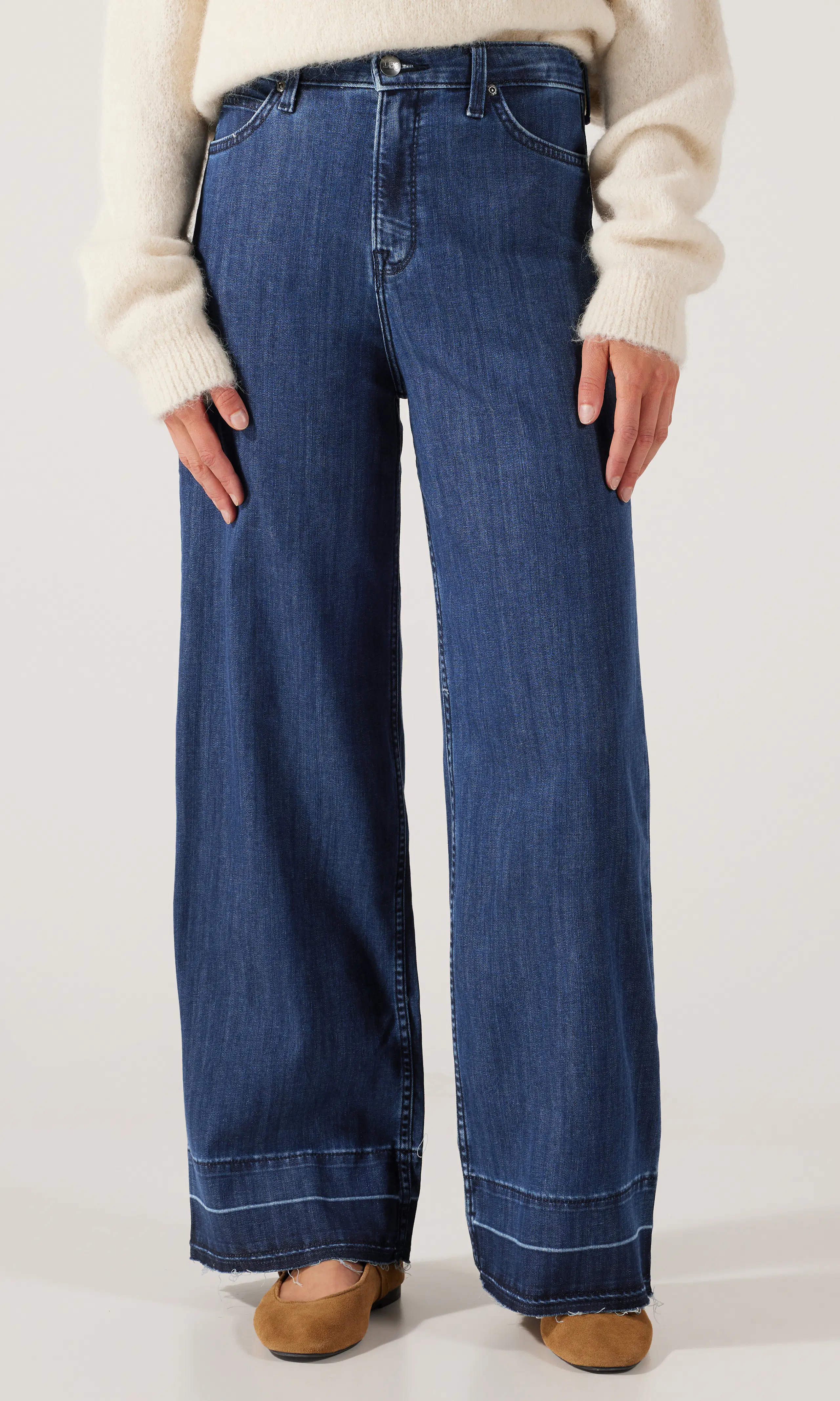 Stella Mørk Blå Jeans. Front. Model.