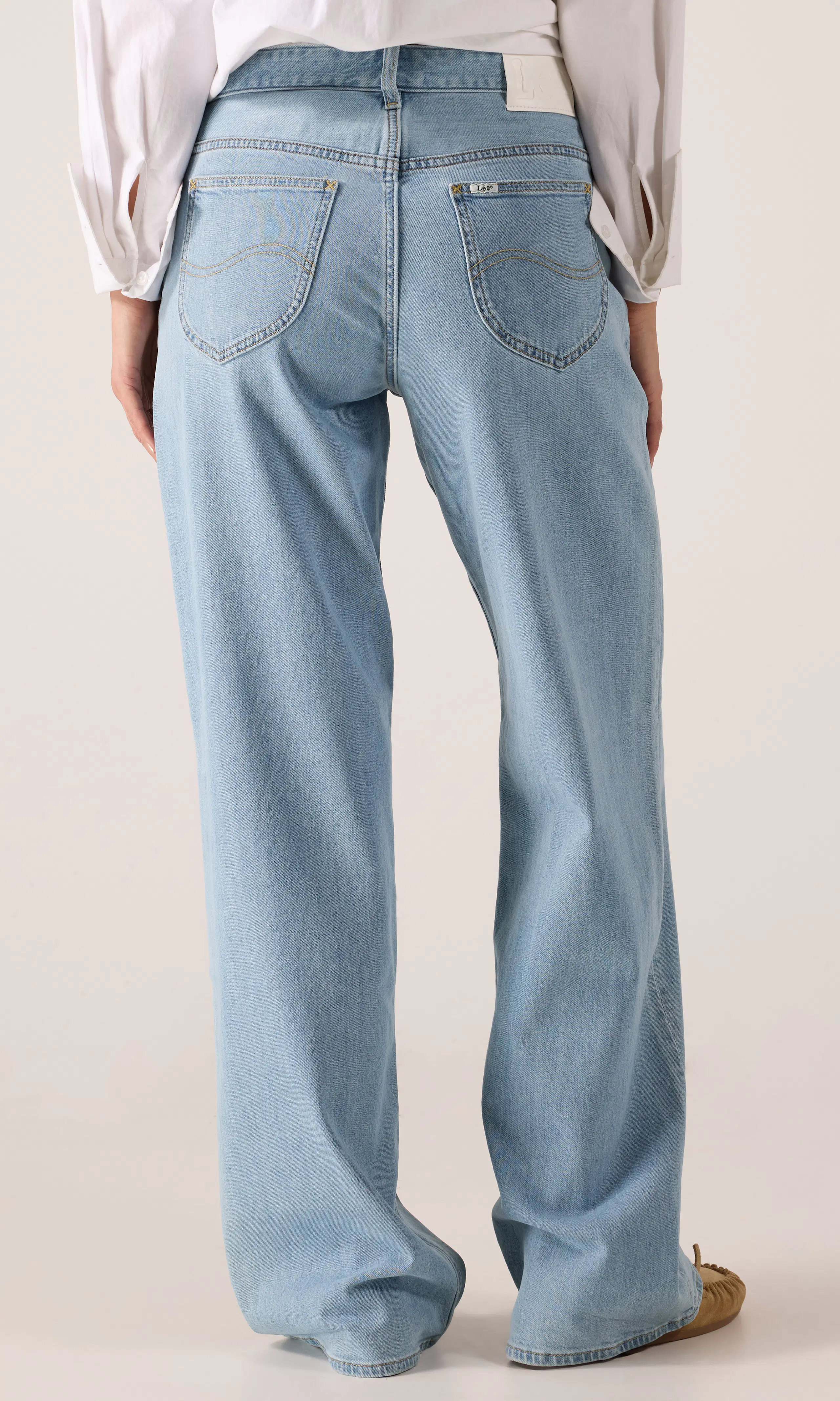 Rider Loose Jeans. Back. Model.