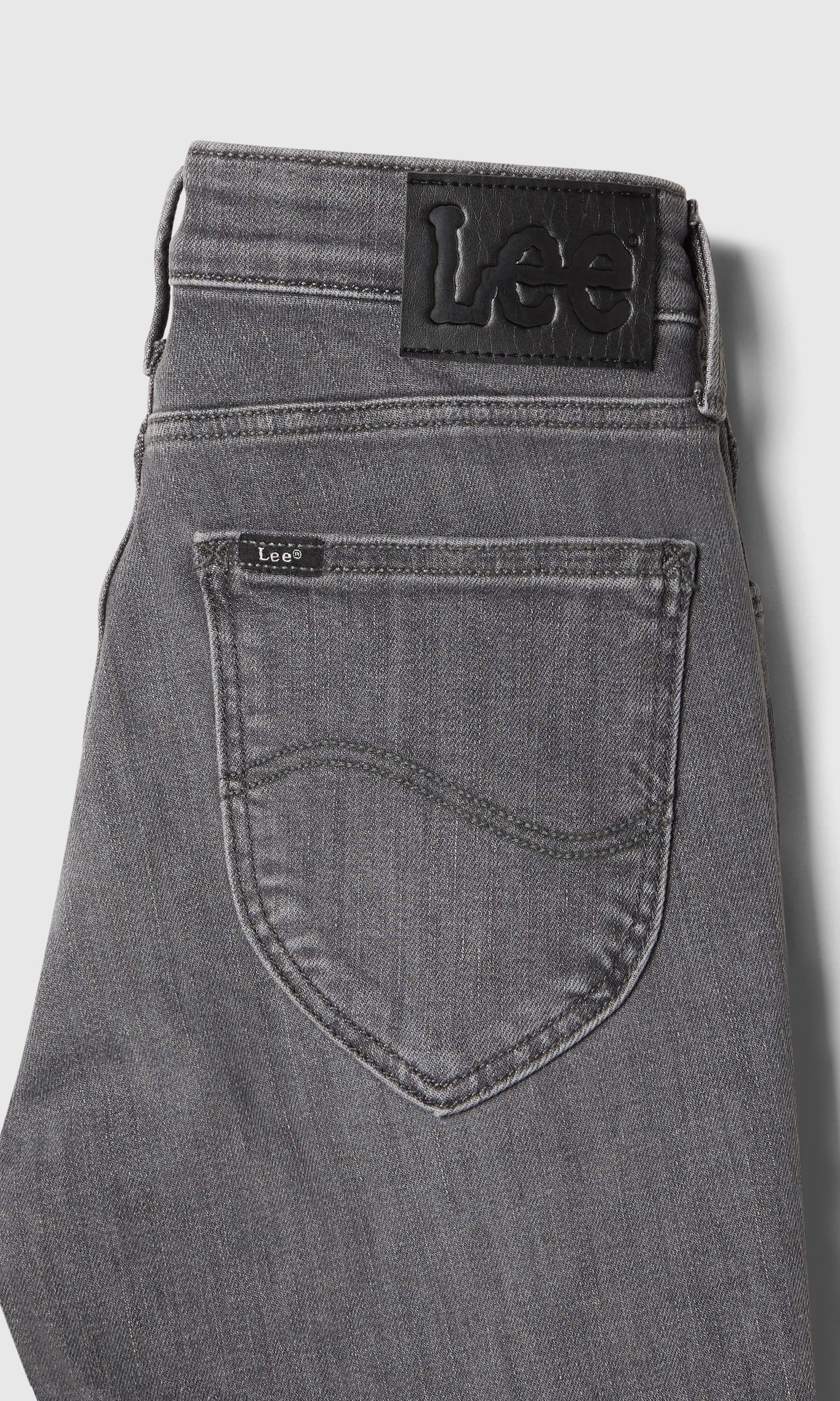 Marion Straight Grå Jeans. Detail 1. Flat.