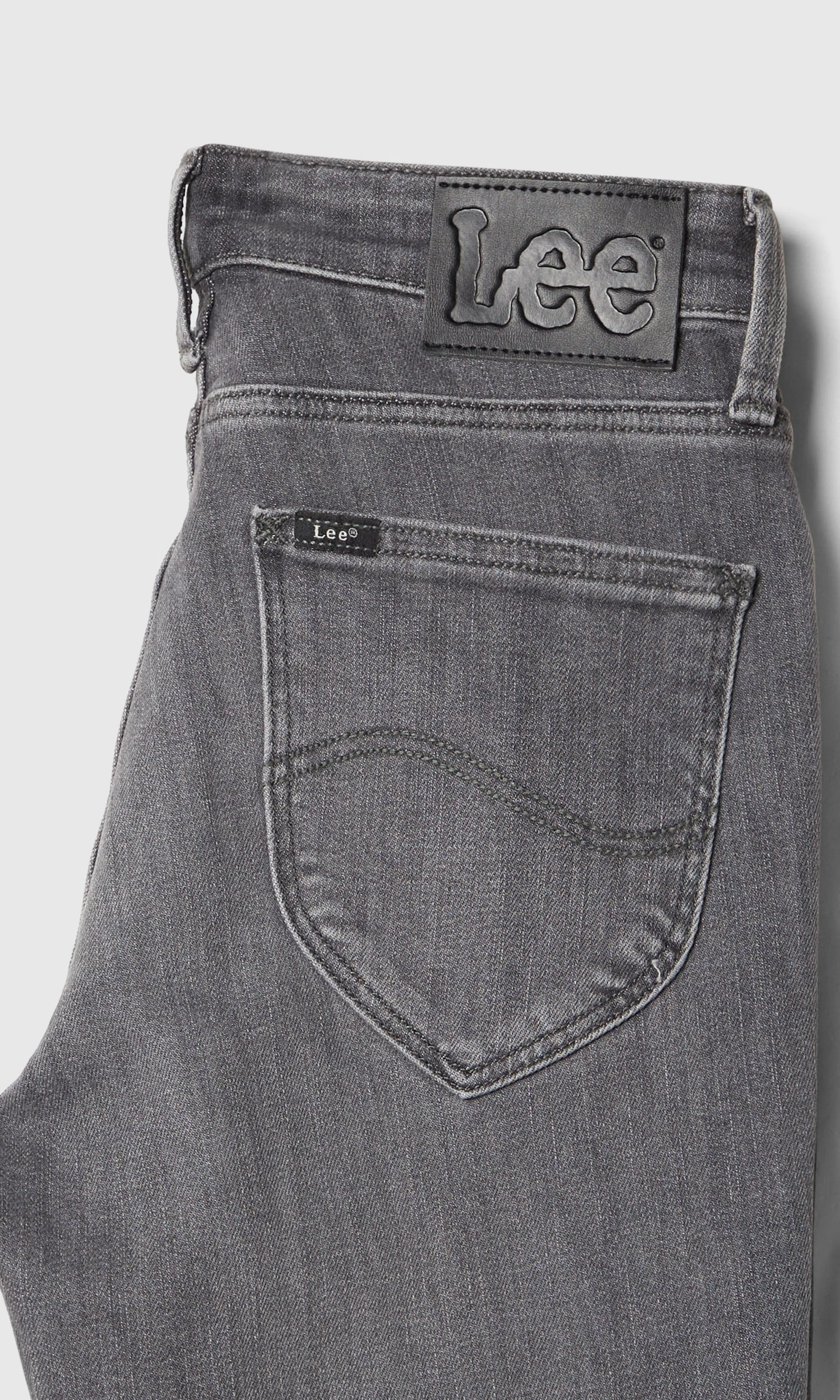 Marion Straight Grå Jeans. Detail 1. Flat.