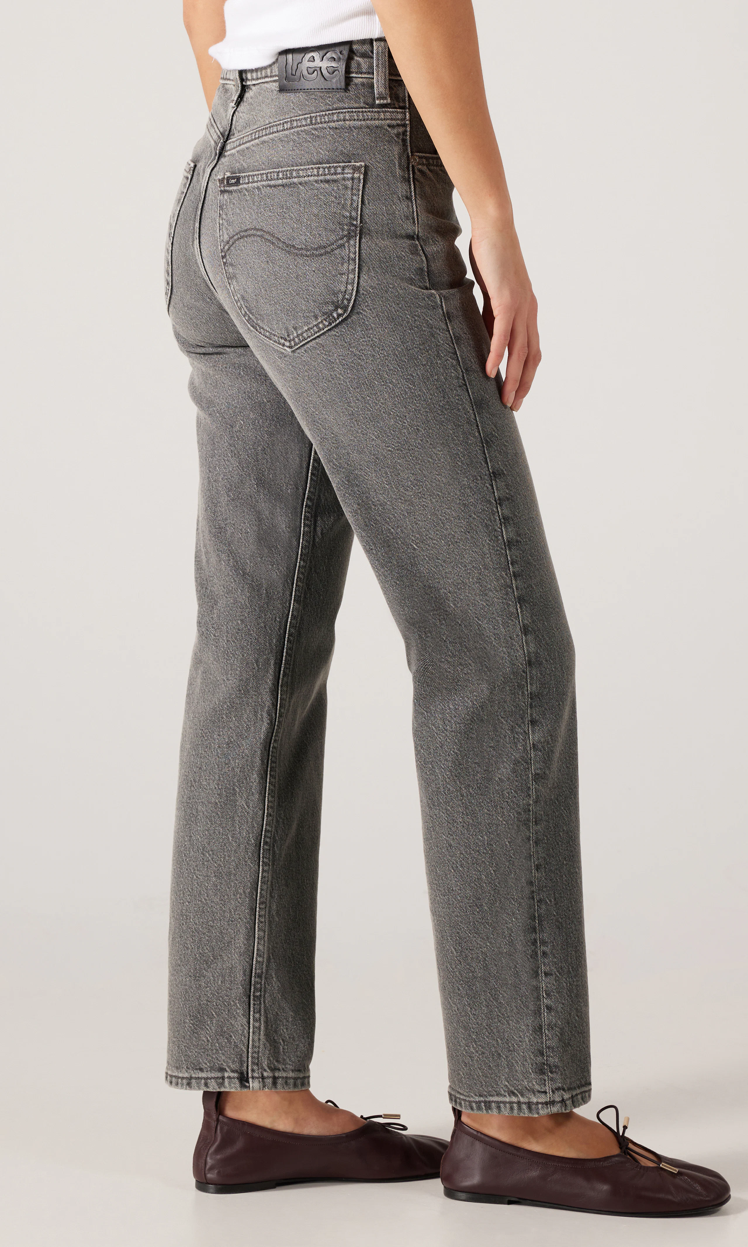 Carol Grå Jeans. Front 2. Model.