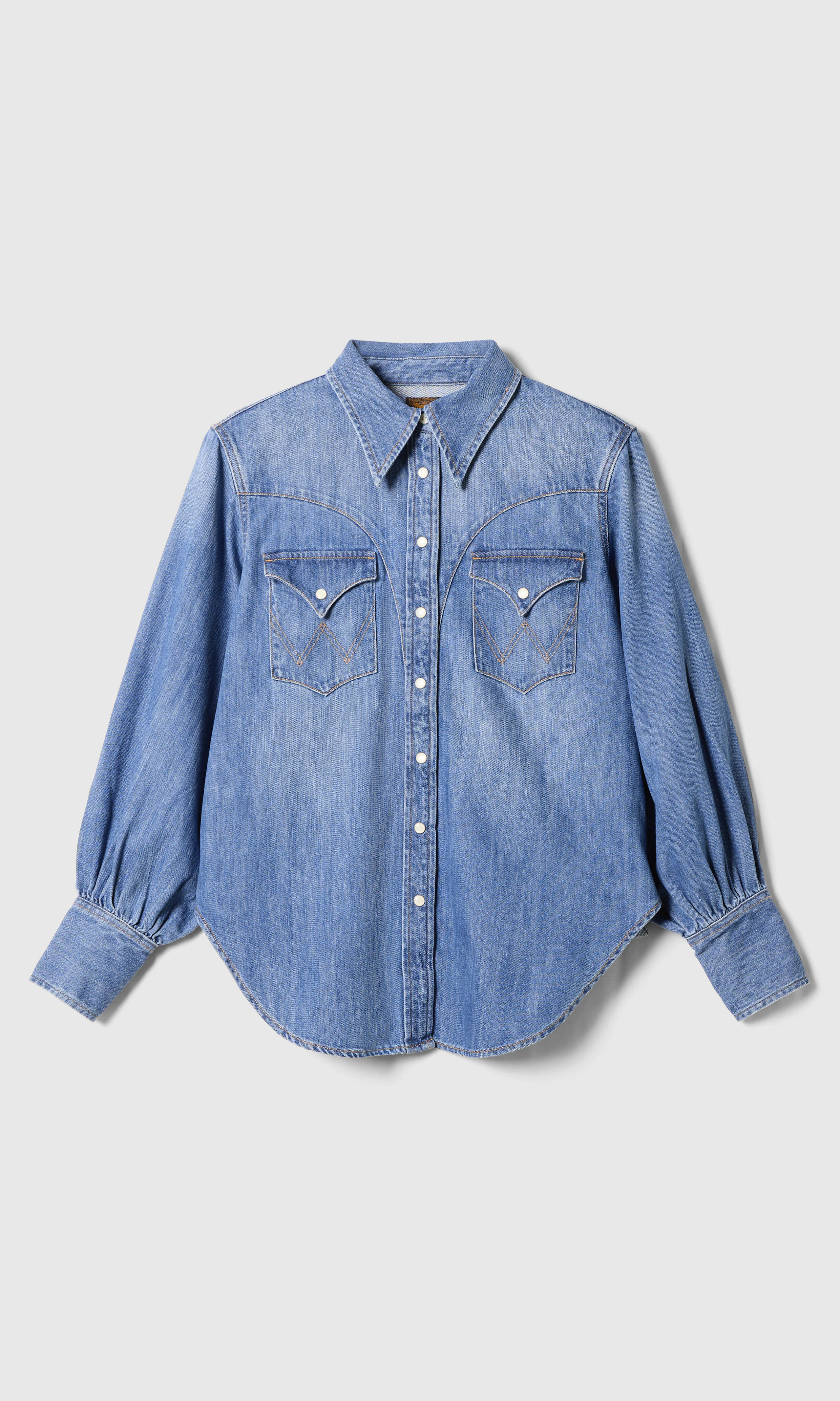 Exaggerated Western Lightweight Lys Blå Denim Skjorte. Front. Flat.