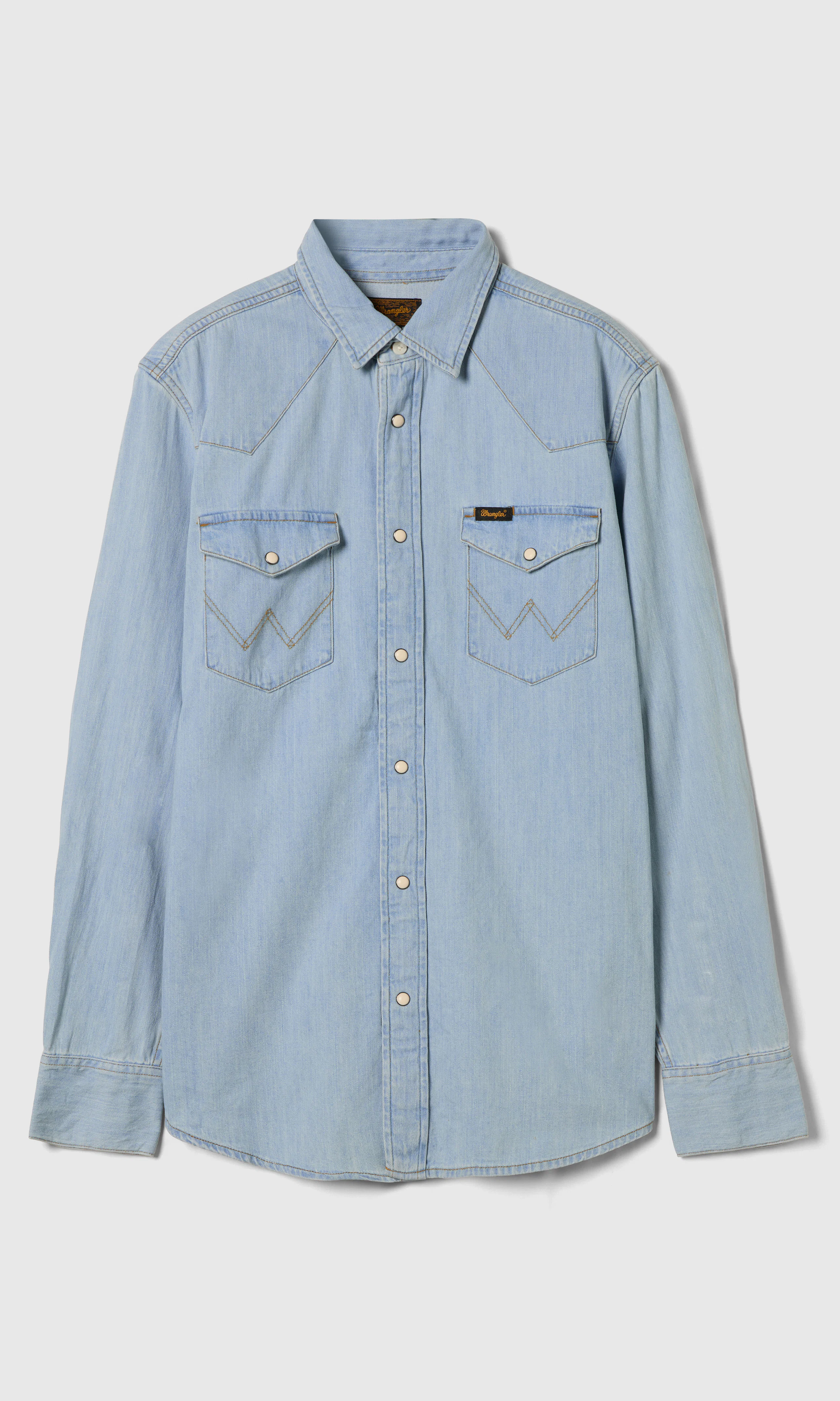 Western Ljusblå Denim Skjorta. Front. Flat.