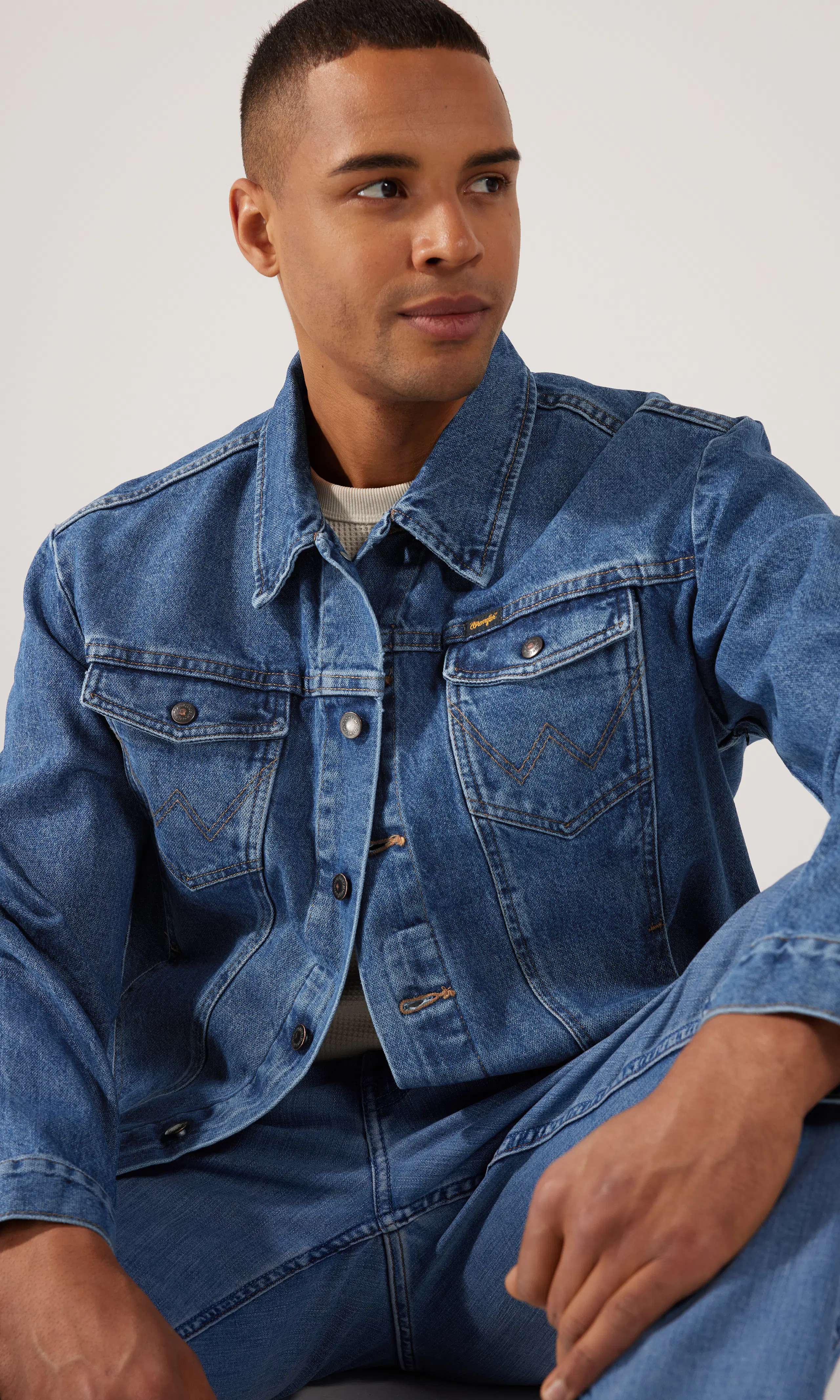 Cowboy Cut Farkkutakki. Front. Model.