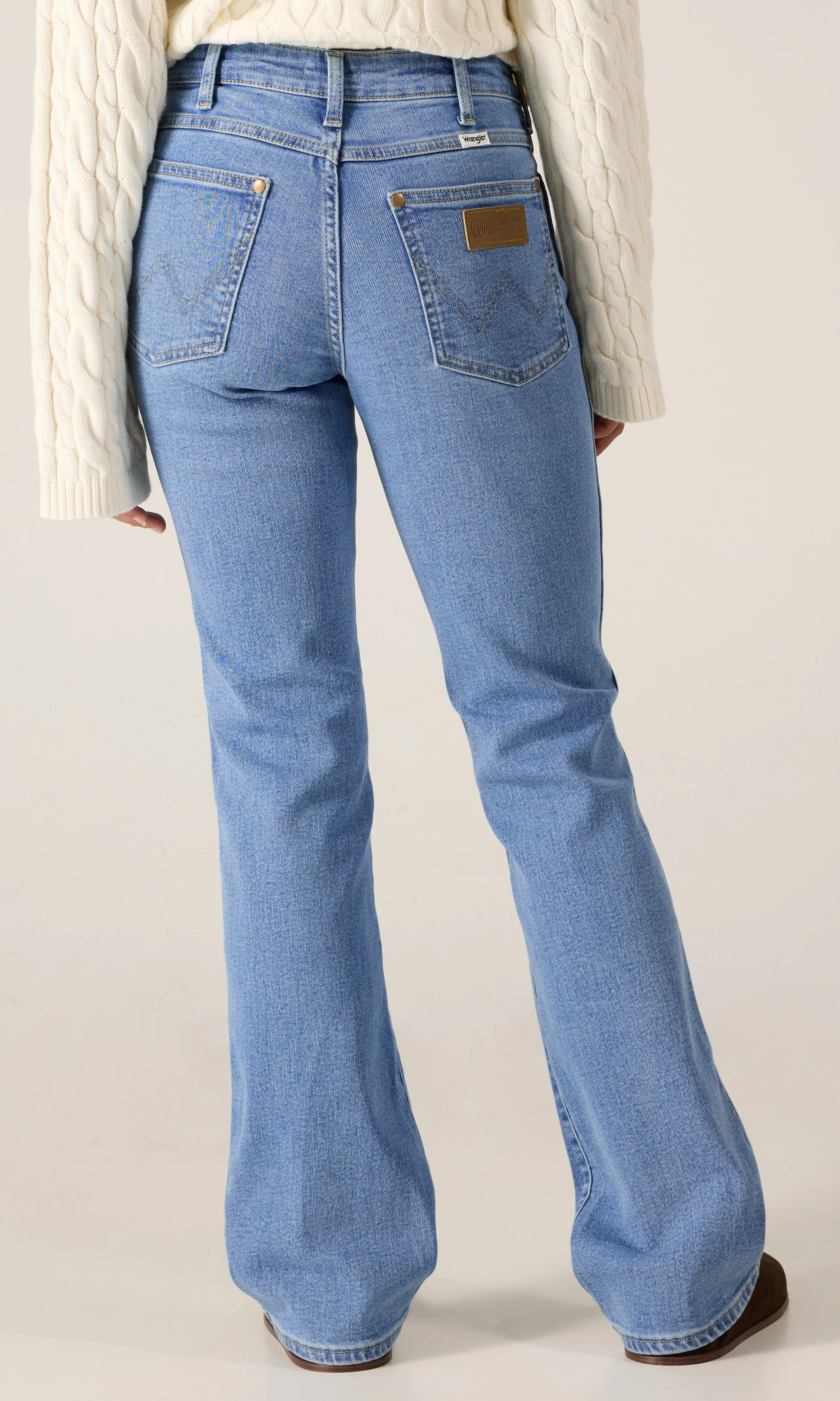 Dallas Ljusblå Jeans. Back. Model.