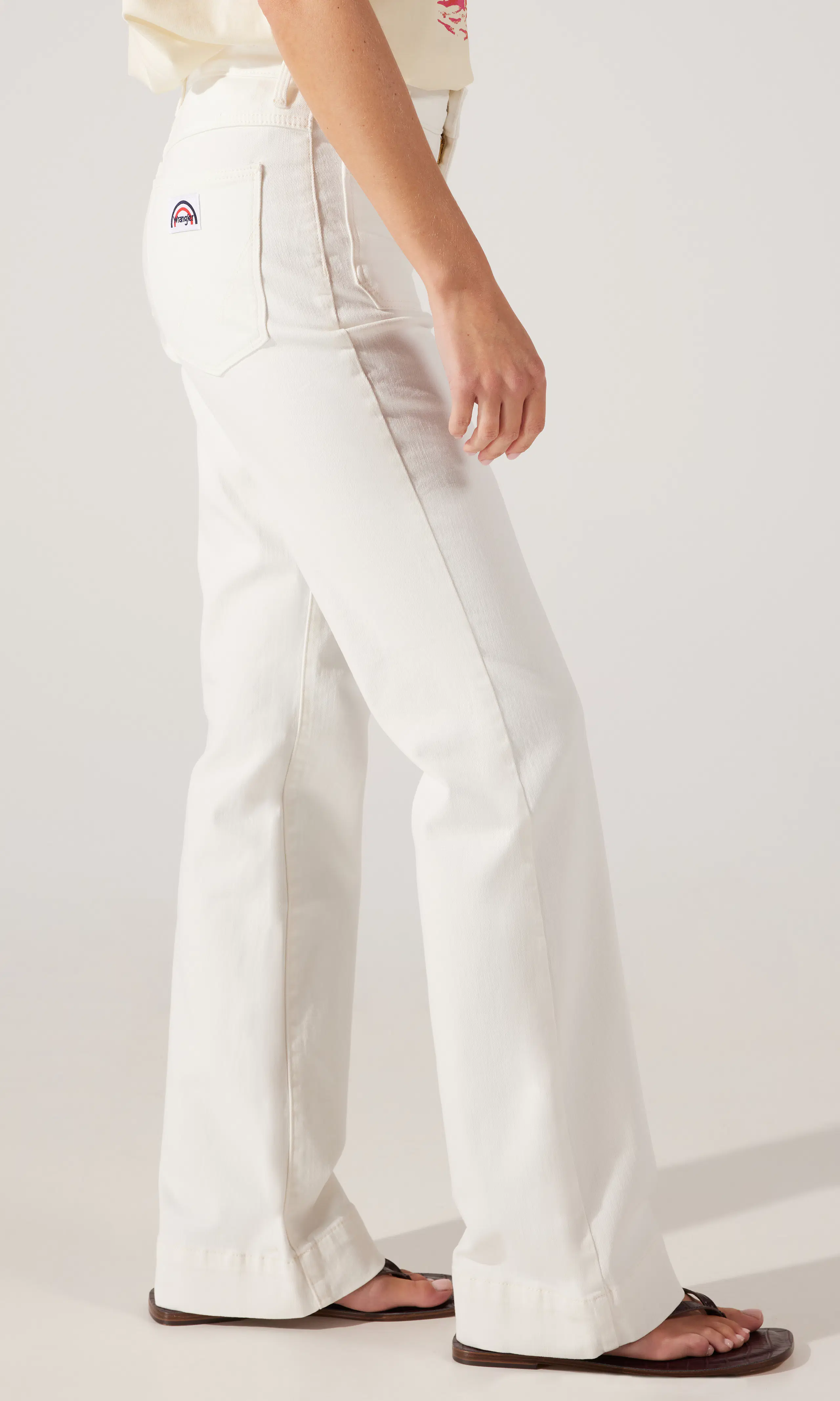 Flare Lightweight Vita Jeans. Front 2. Model.