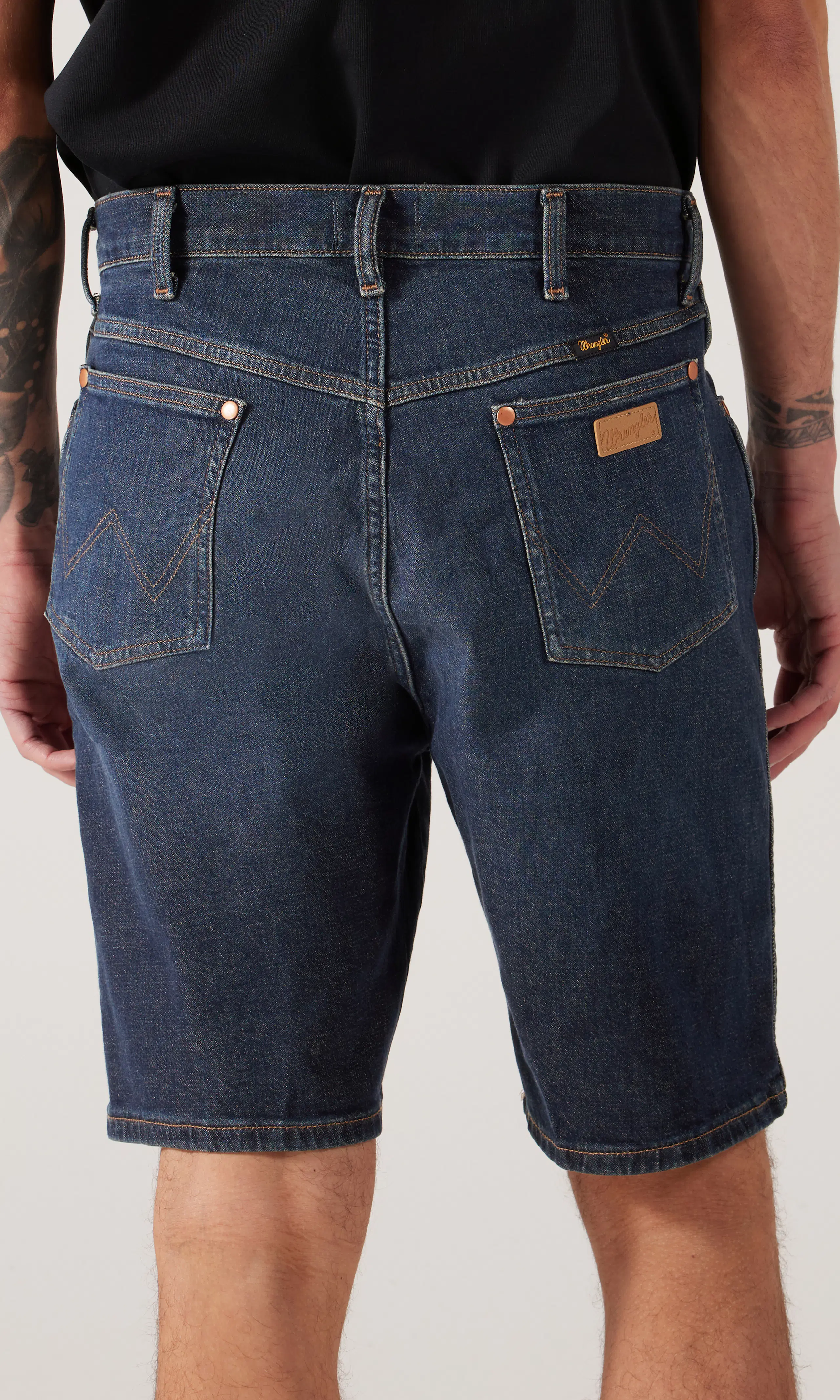 Cowboy Mørk Blå Shorts. Back. Model.