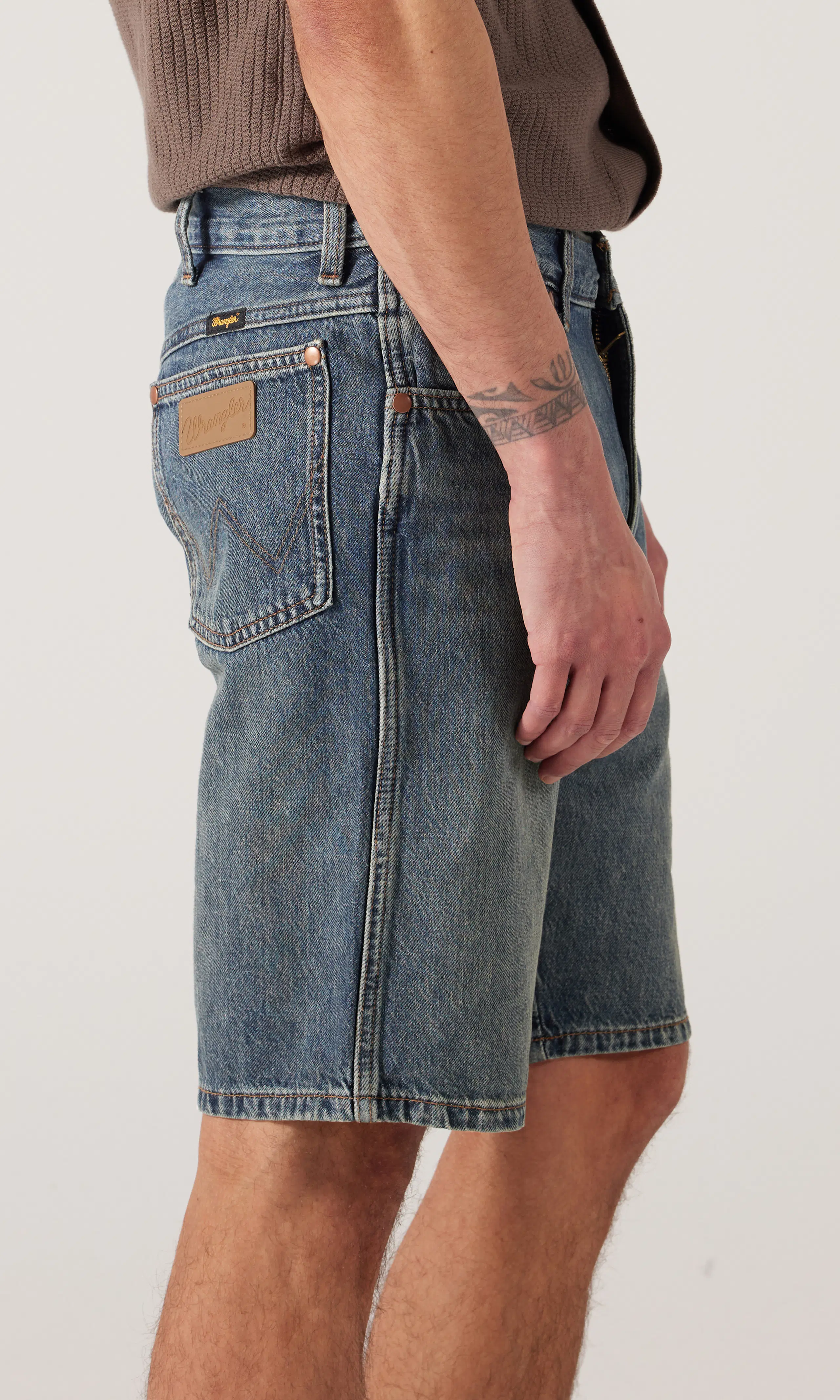 Cowboy Mørk Blå Shorts. Front 2. Model.