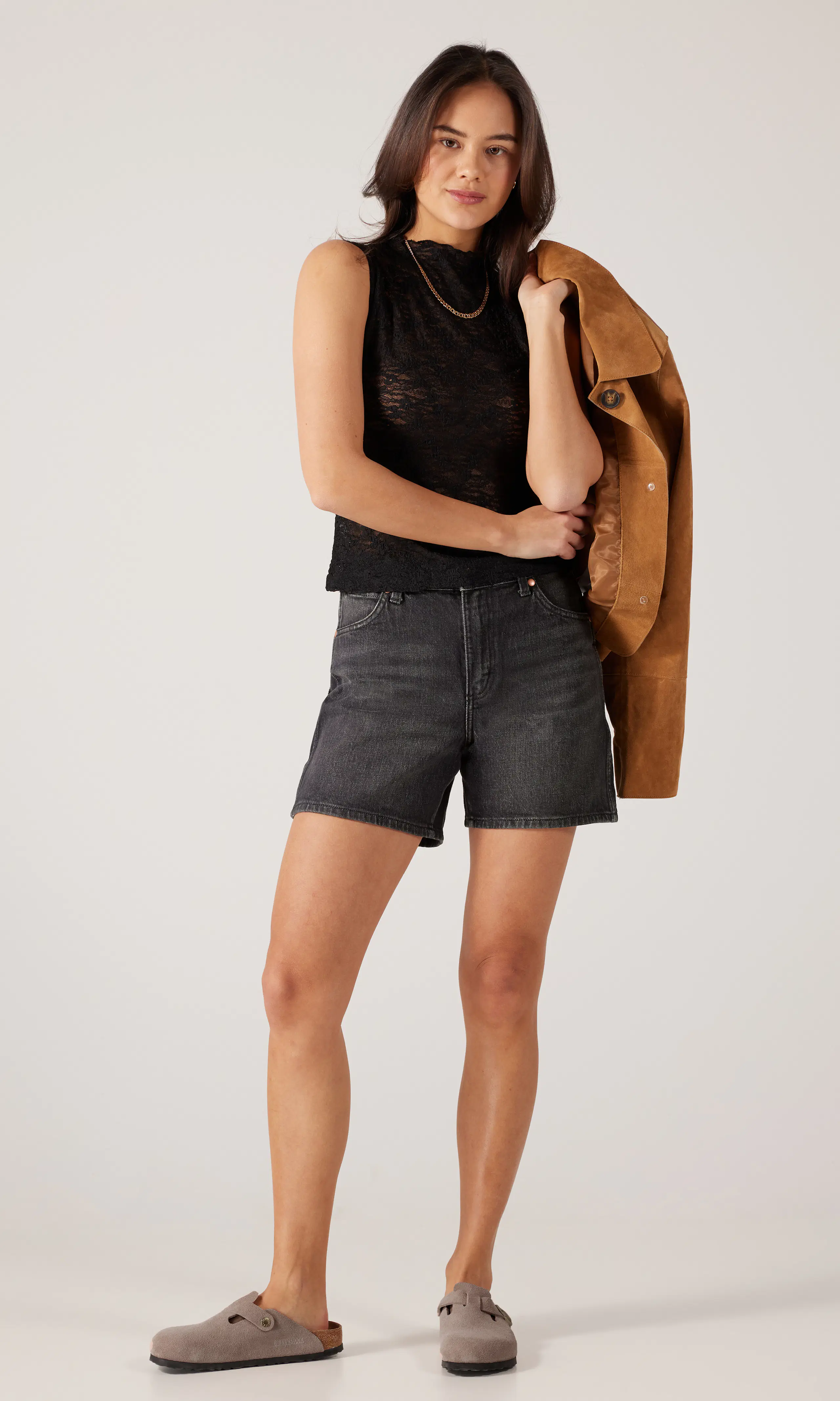 Cowboy 5 Inch Svart Shorts. Front 1. Model.