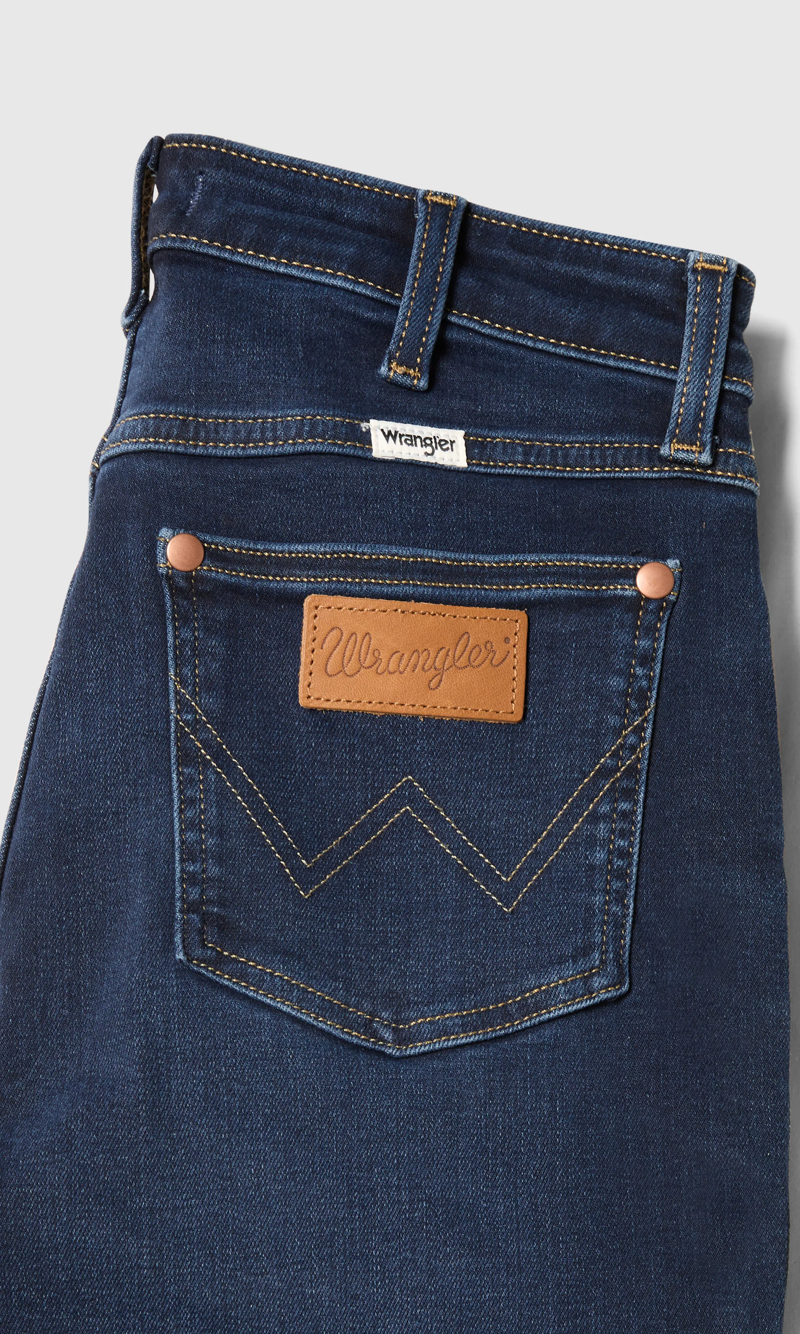 Sienna Mörkblå Jeans. Detail 1. Flat.