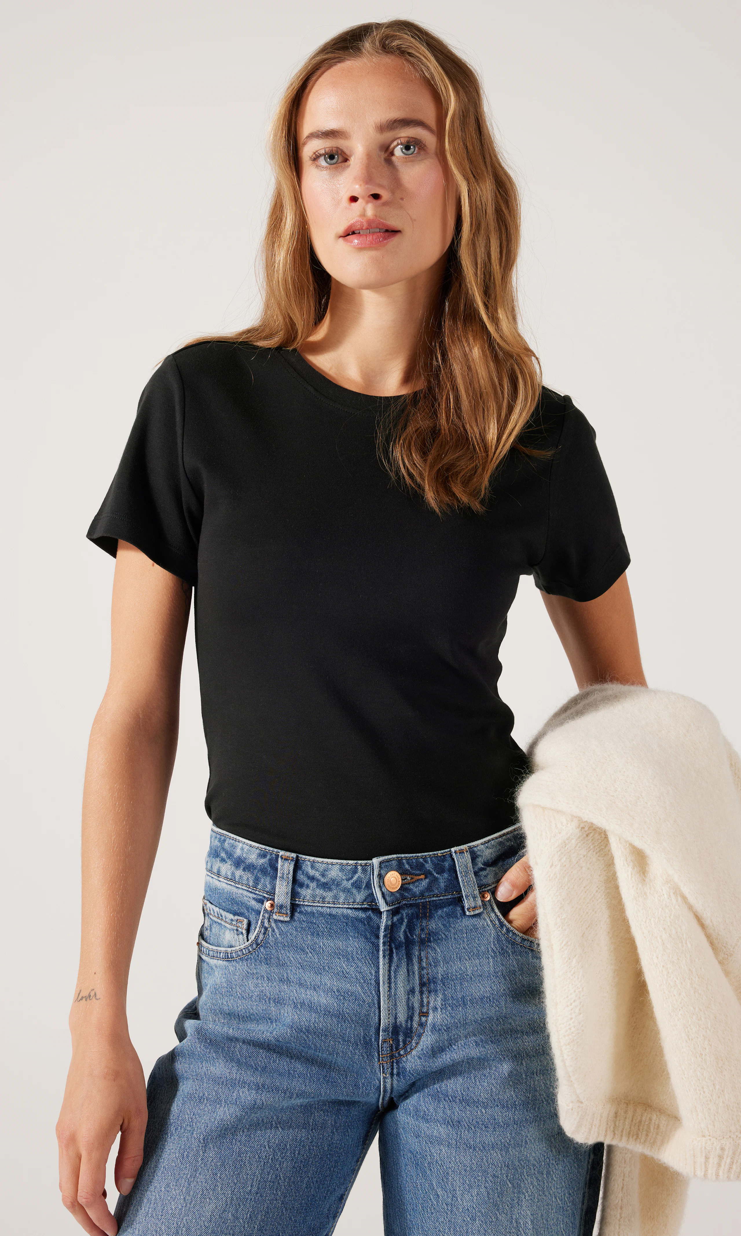 Slim T-Skjorte. Front. Model.