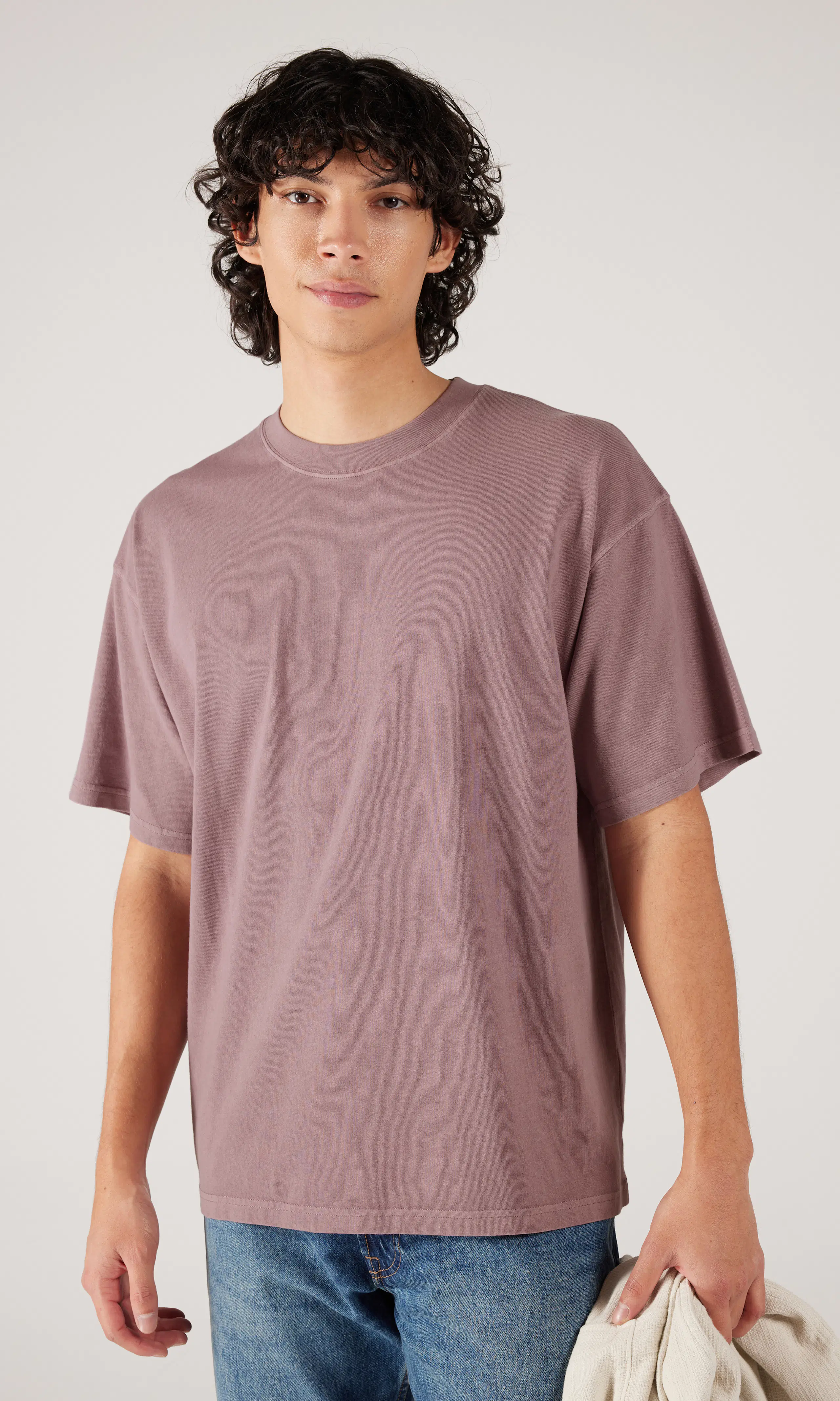 Moon Loose T-Skjorte. Front. Model.