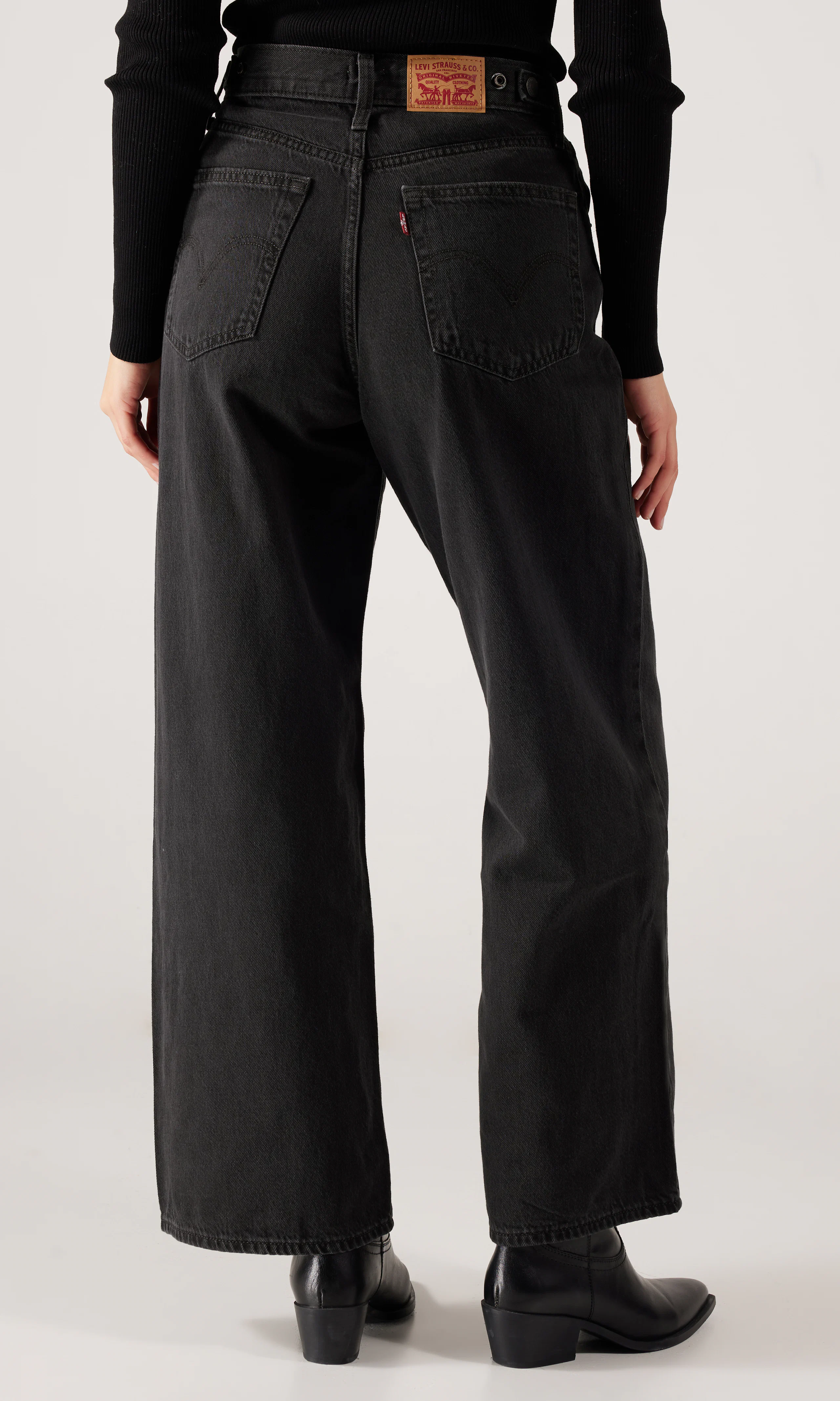Cinch Baggy Lightweight Svarta Jeans. Back. Model.