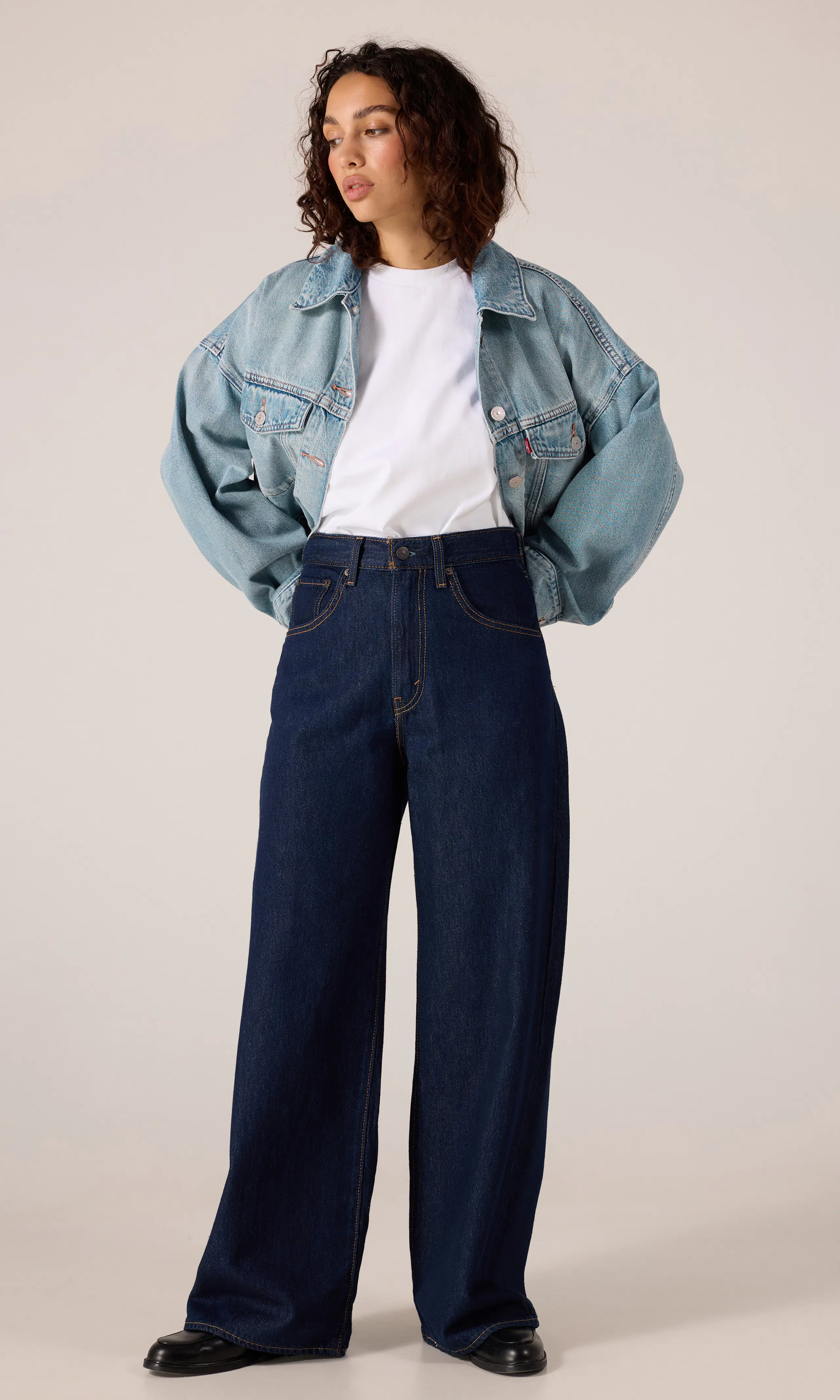 Cinch Baggy Lightweight Mörkblå Jeans. Front 1. Model.