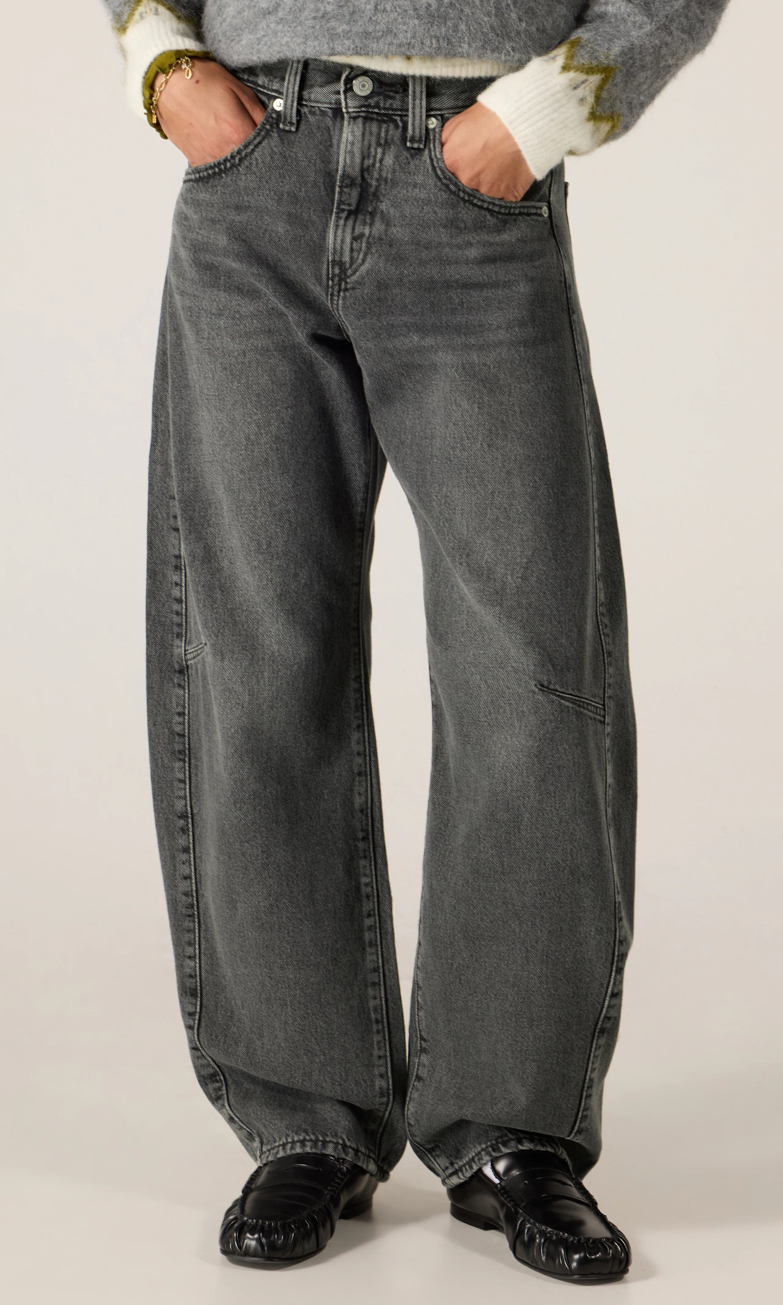 Cinch Barrel Svart Jeans. Front. Model.
