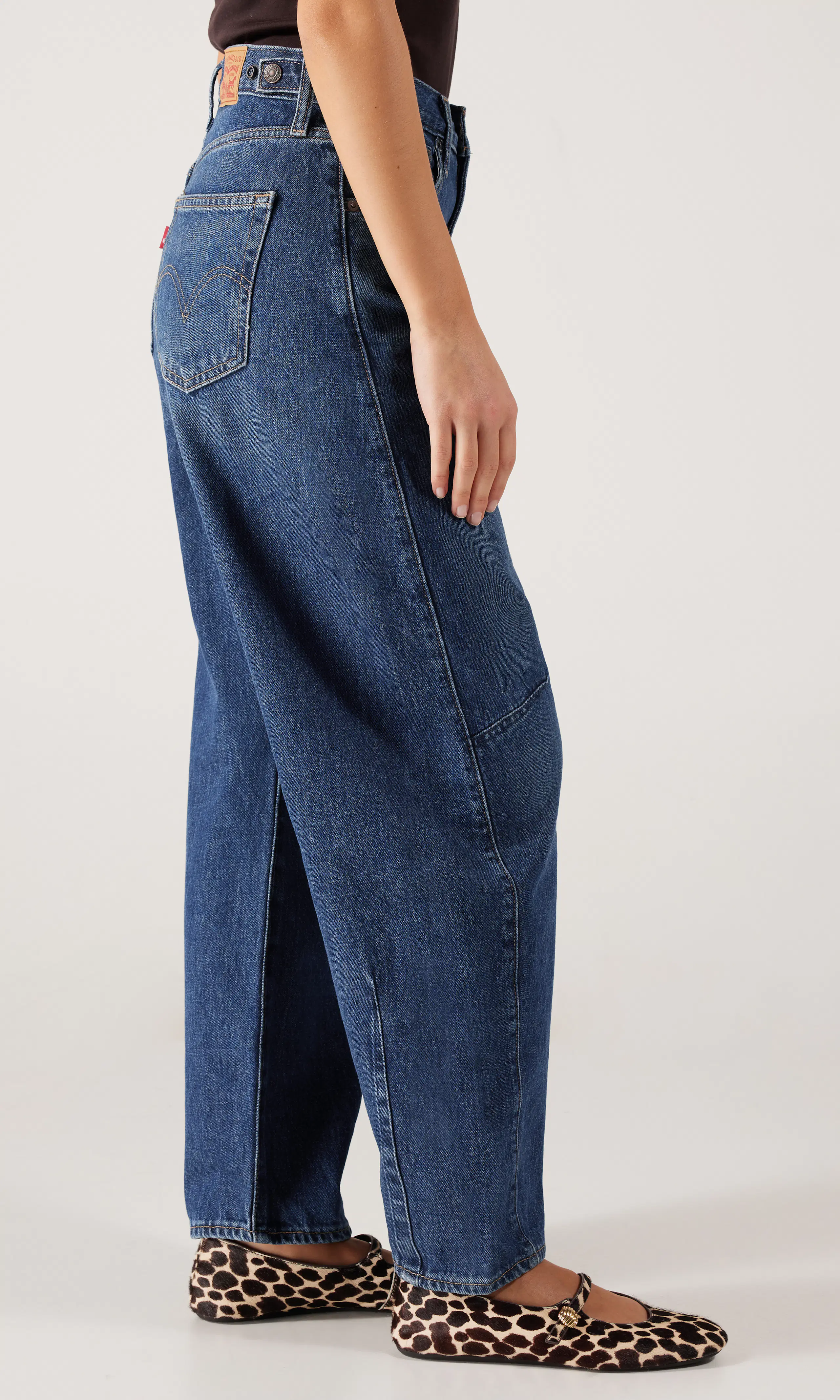 Cinch Barrel Mörkblå Jeans. Front 2. Model.