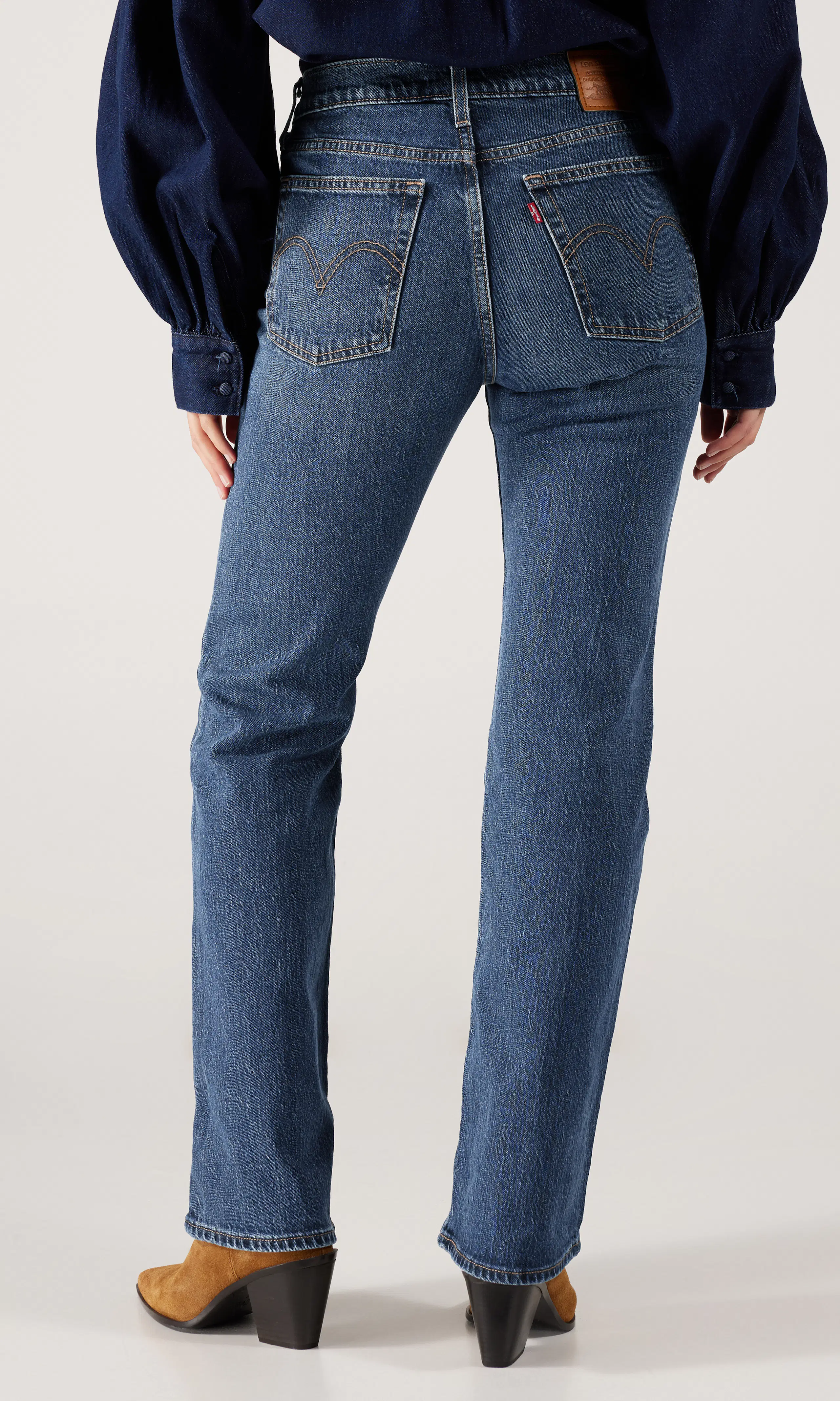 Wedgie Bootcut Mørk Blå Jeans. Back. Model.