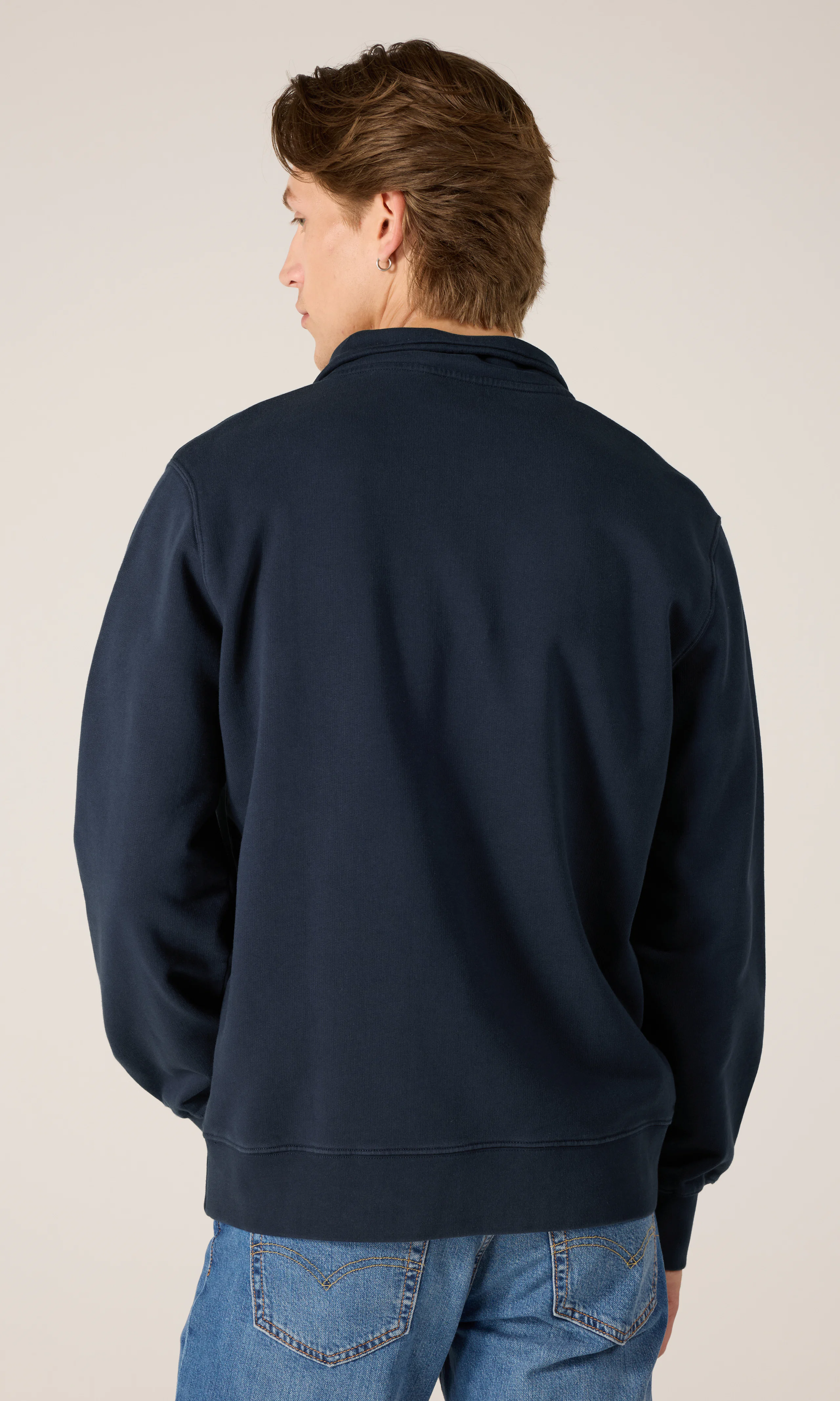 Original Housemark Quarter-Zip Collegepaita. Back. Model.