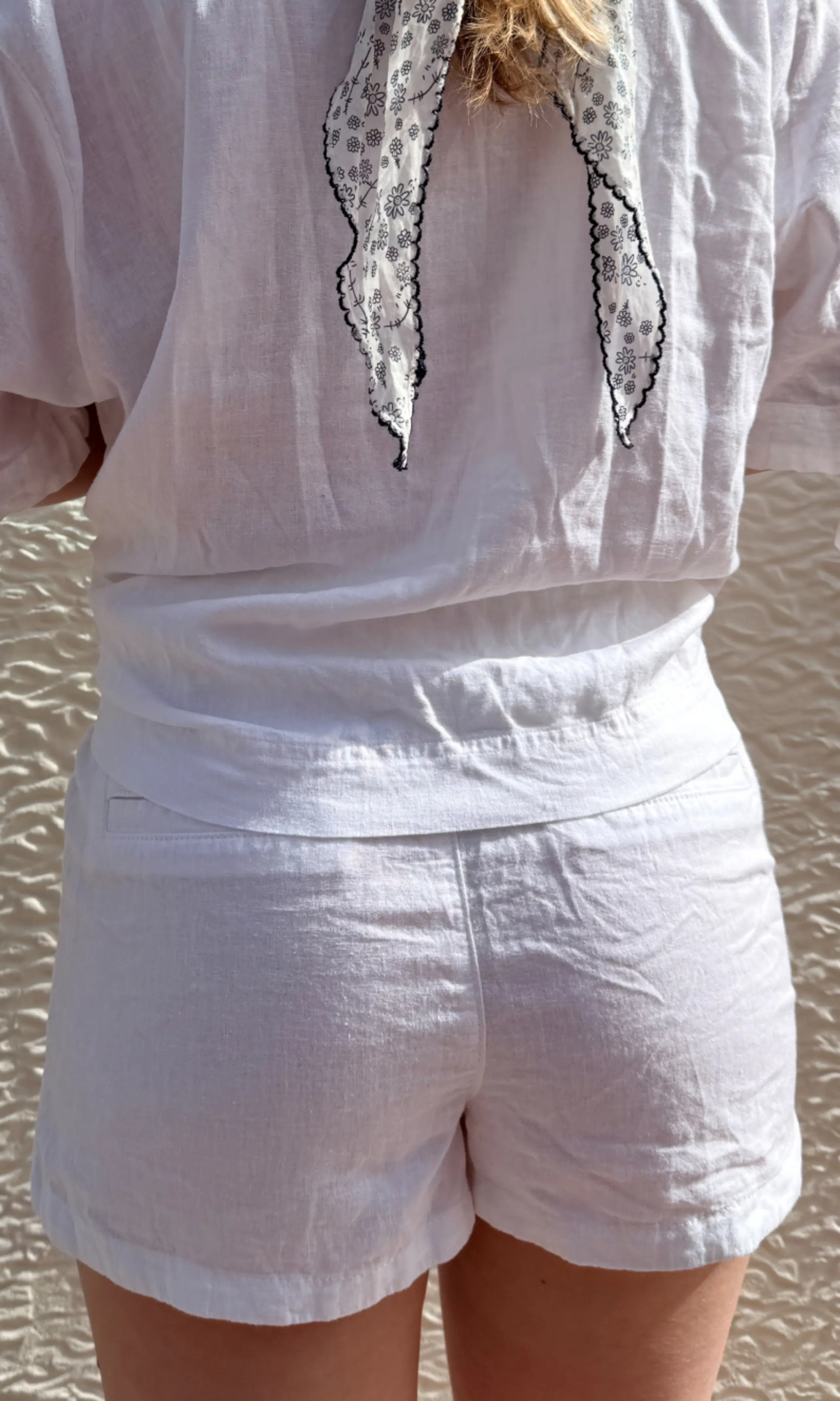Lindis Lin Shorts. Front. Model.