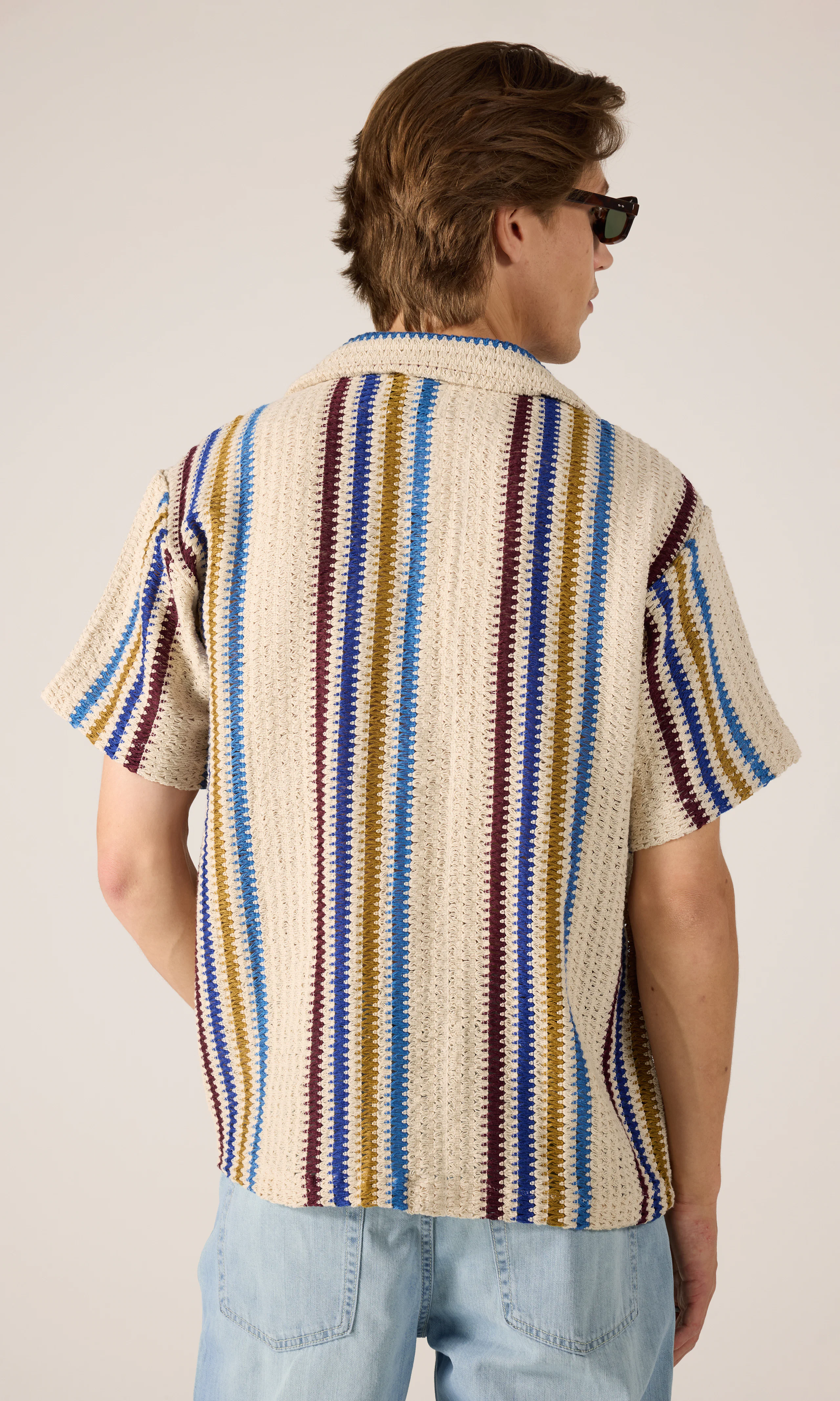 Crochet Skjorta. Back. Model.