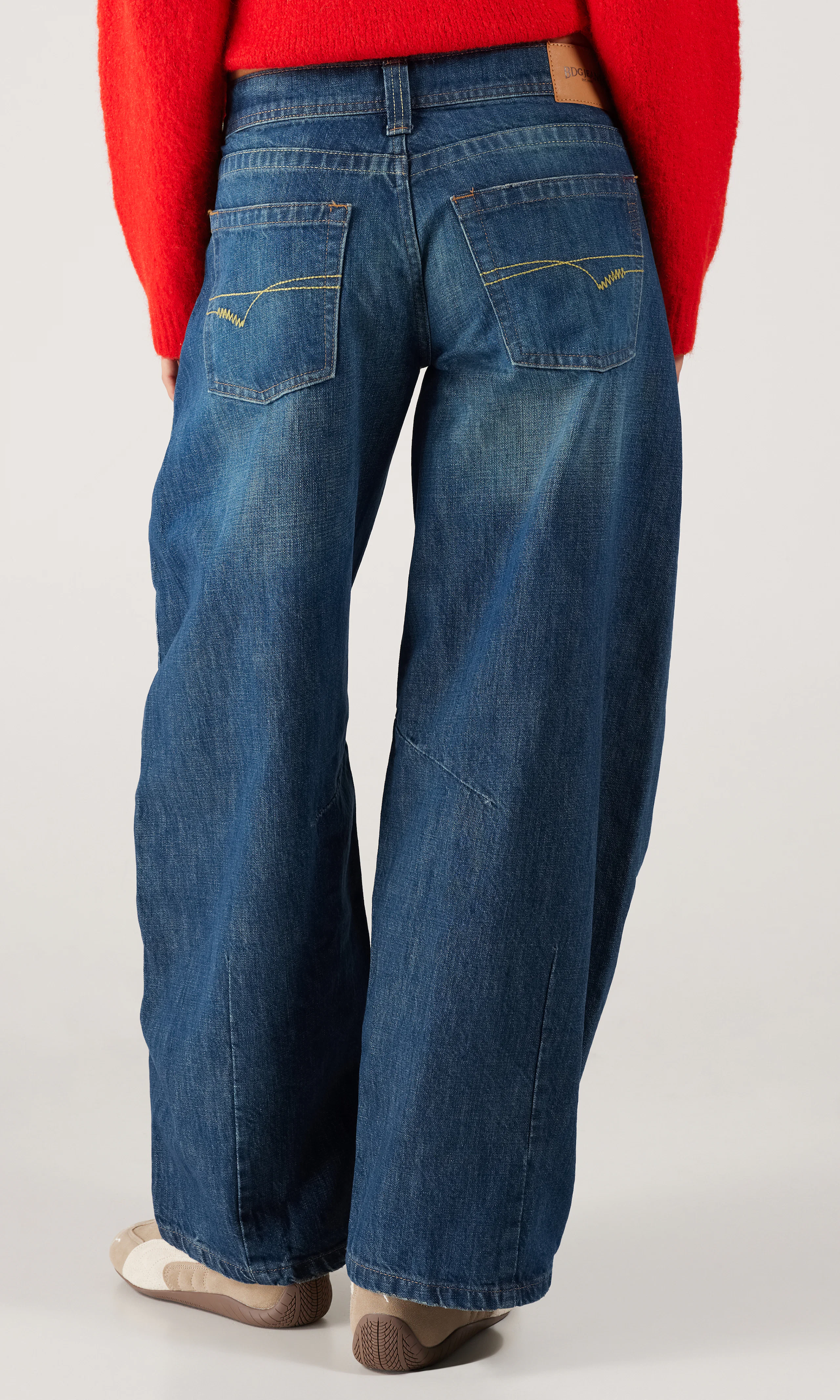 Kayla Cocoon Jeans. Back. Model.