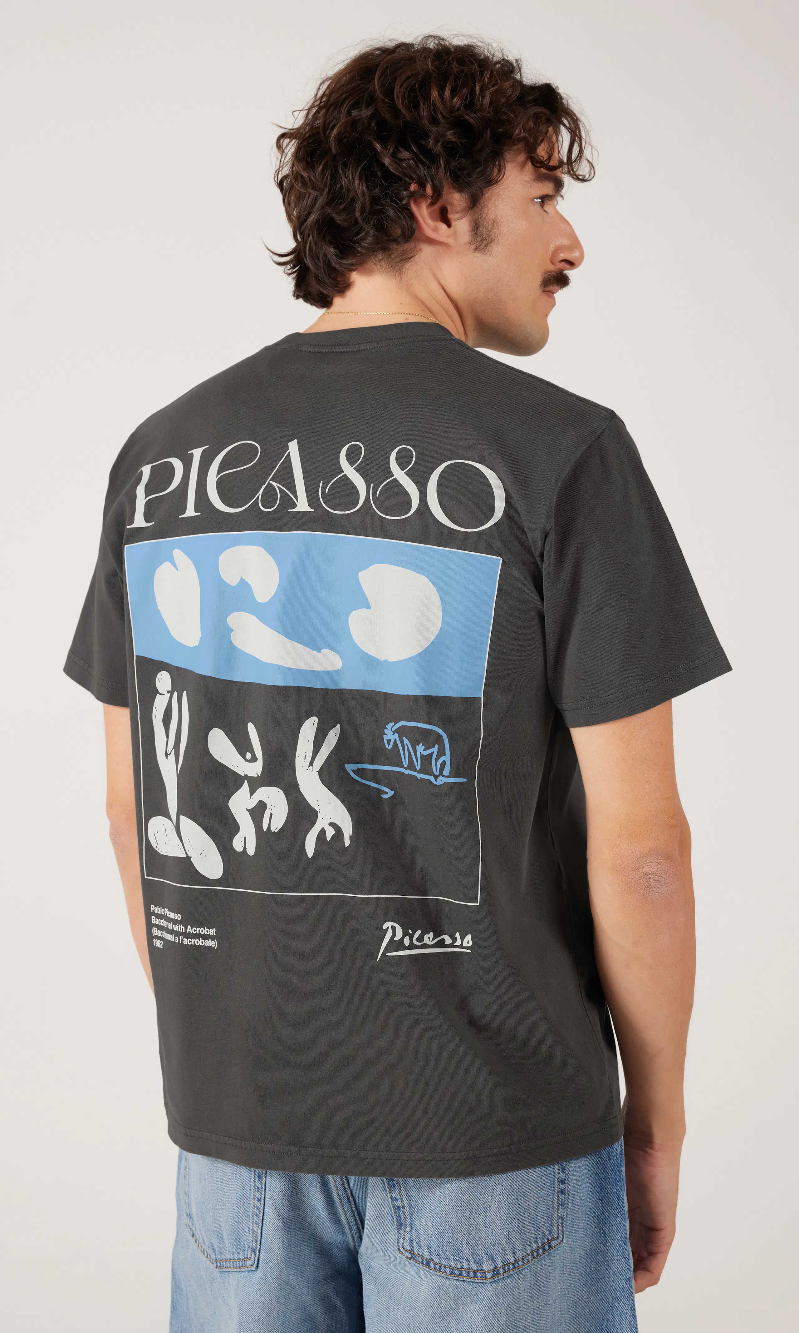 Picasso T-Paita. Front. Model.