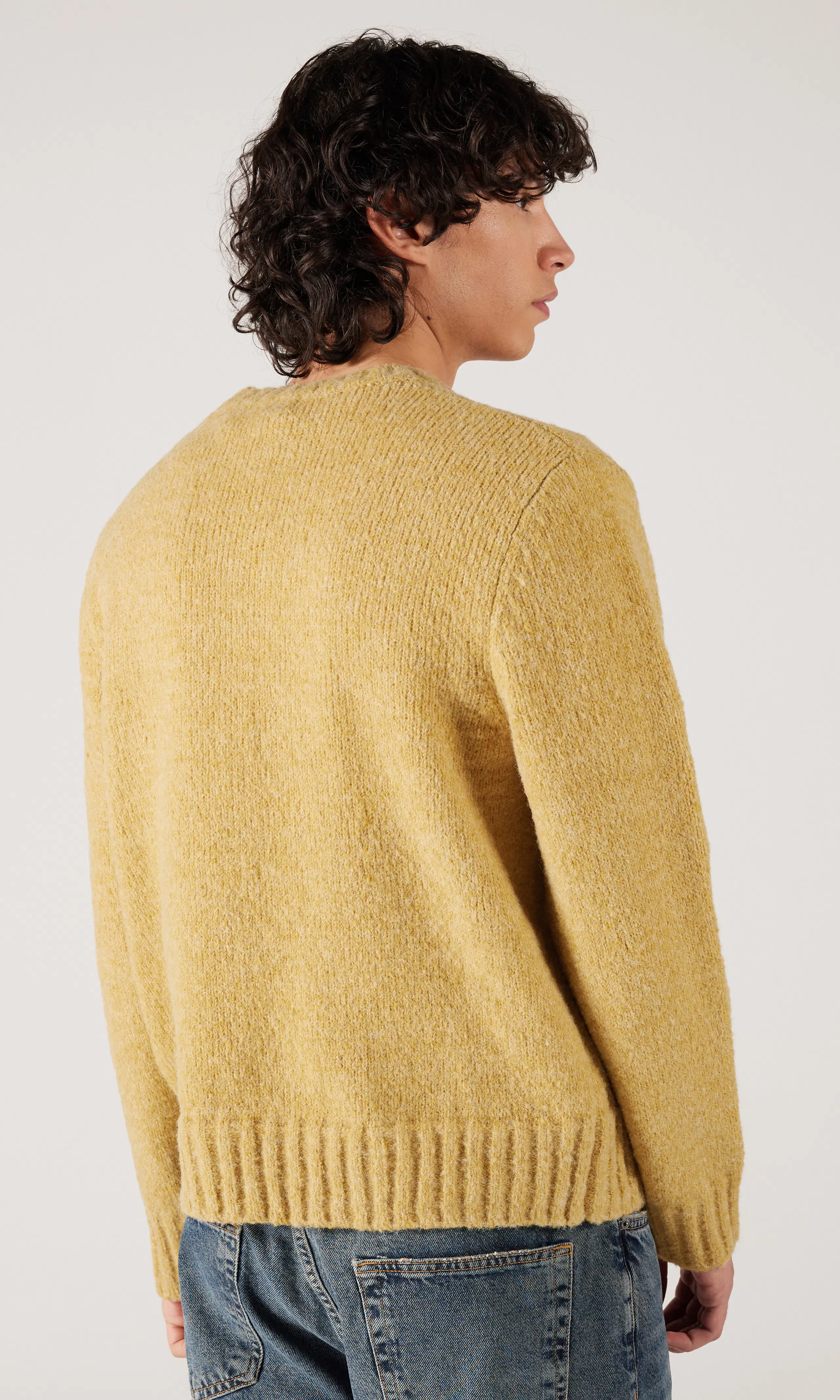 98 Knit Jumper Keltainen Neule. Back. Model.