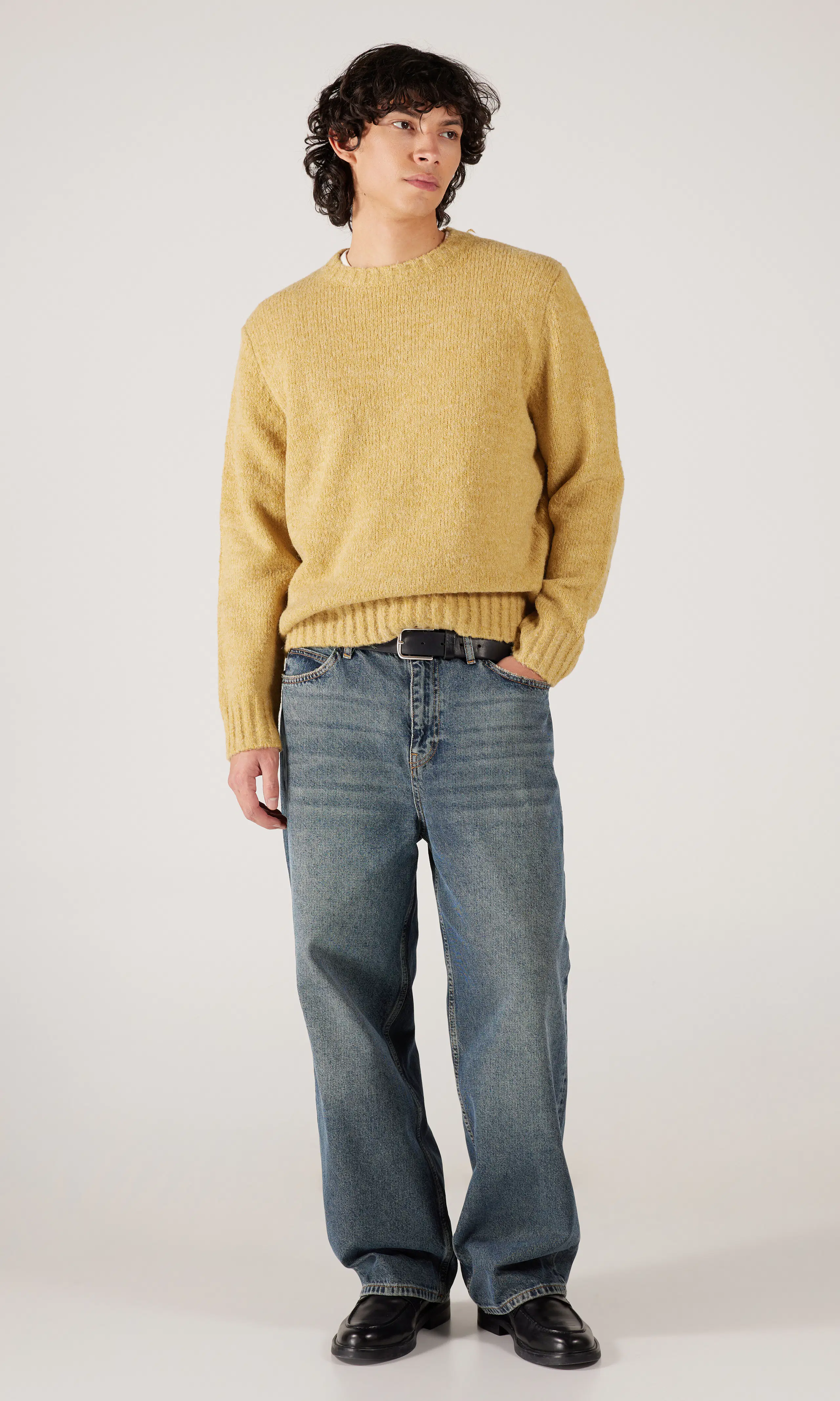 98 Knit Jumper Keltainen Neule. Front 1. Model.