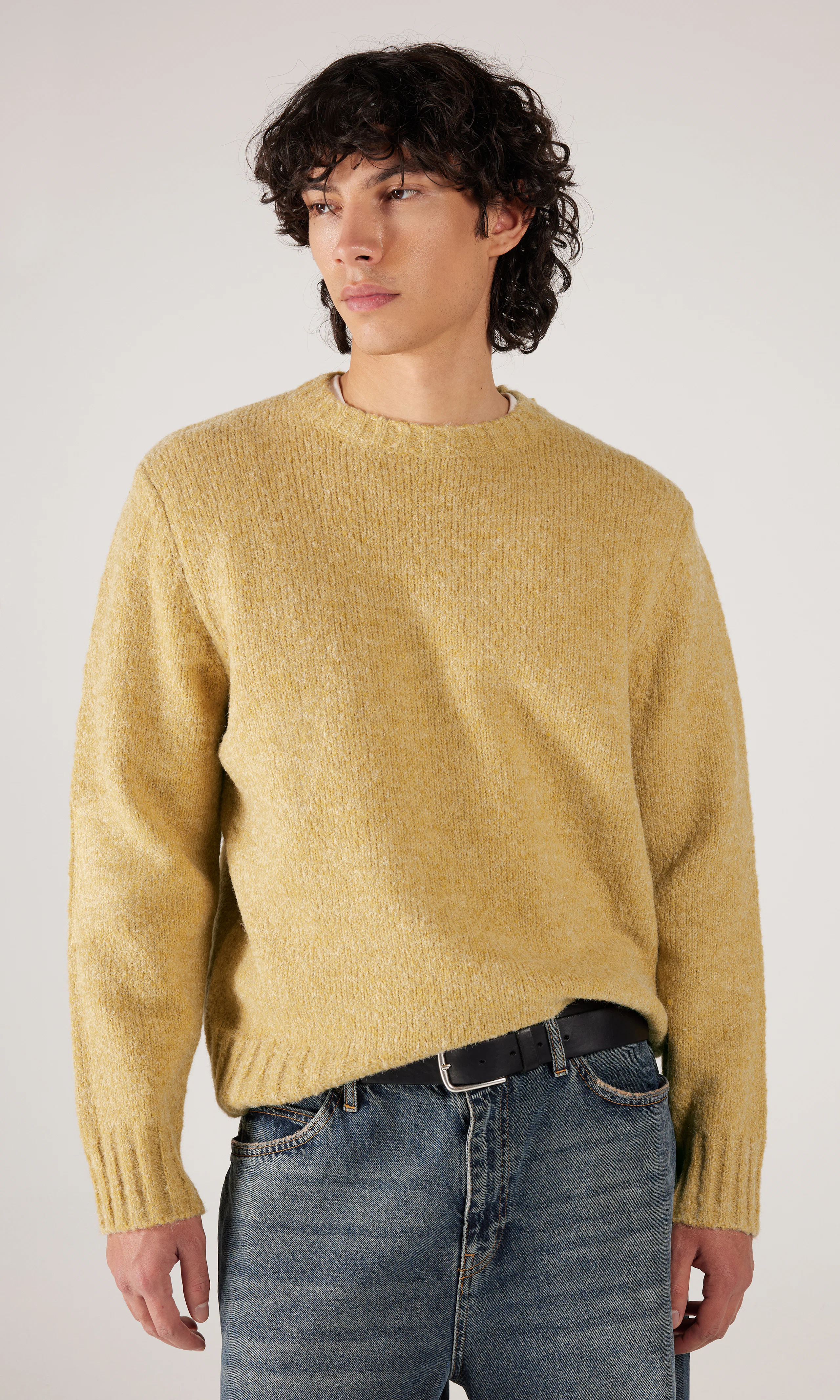 98 Knit Jumper Keltainen Neule. Front. Model.