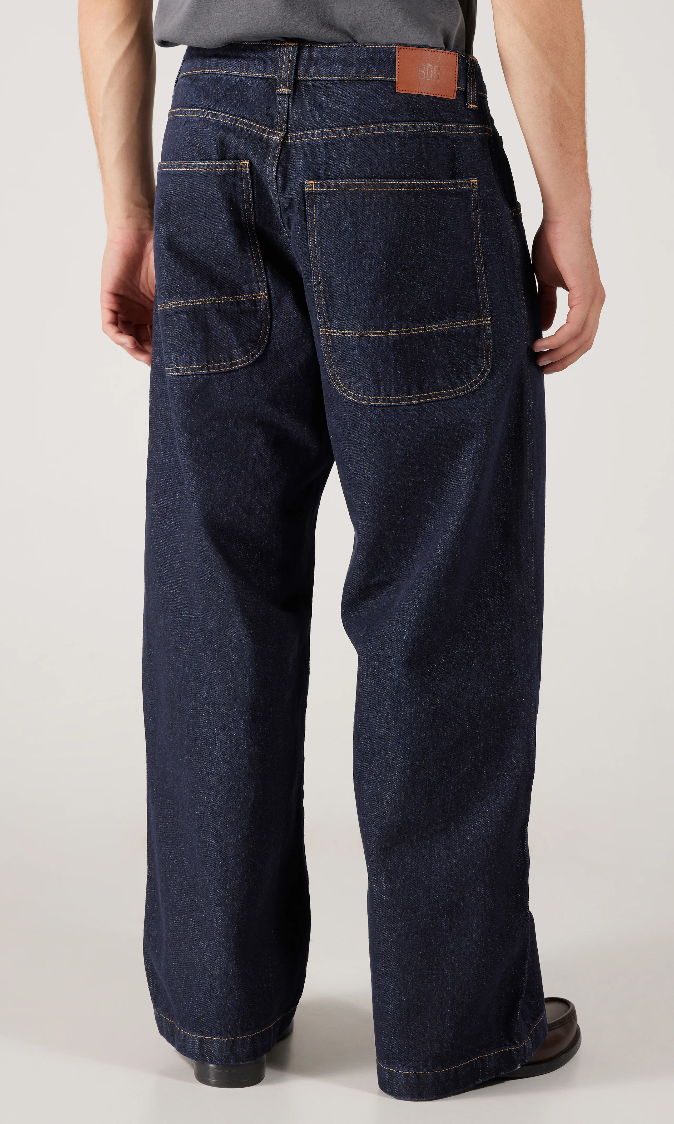 Skate Mørk Blå Jeans. Back. Model.