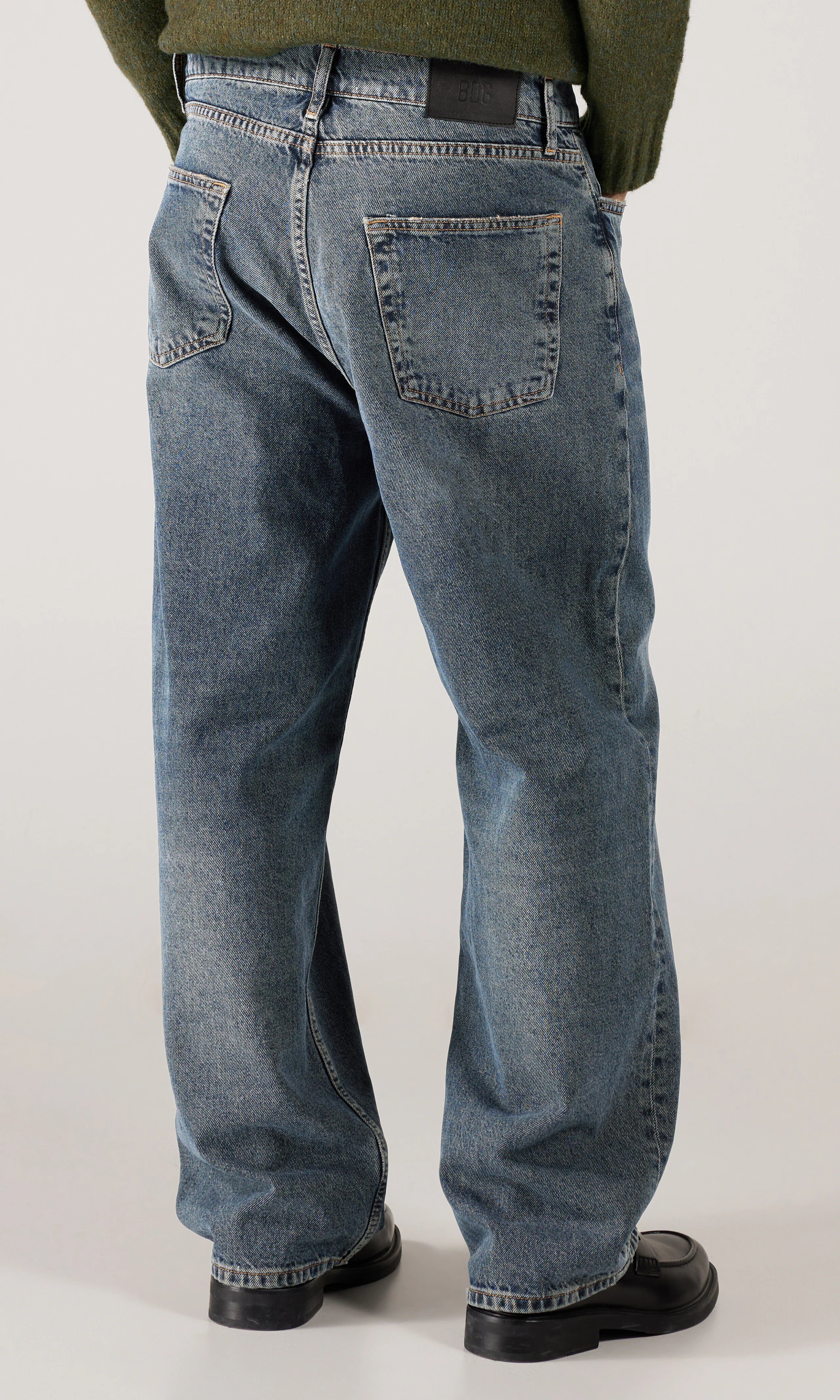 Jack Mörkblå Jeans. Back. Model.