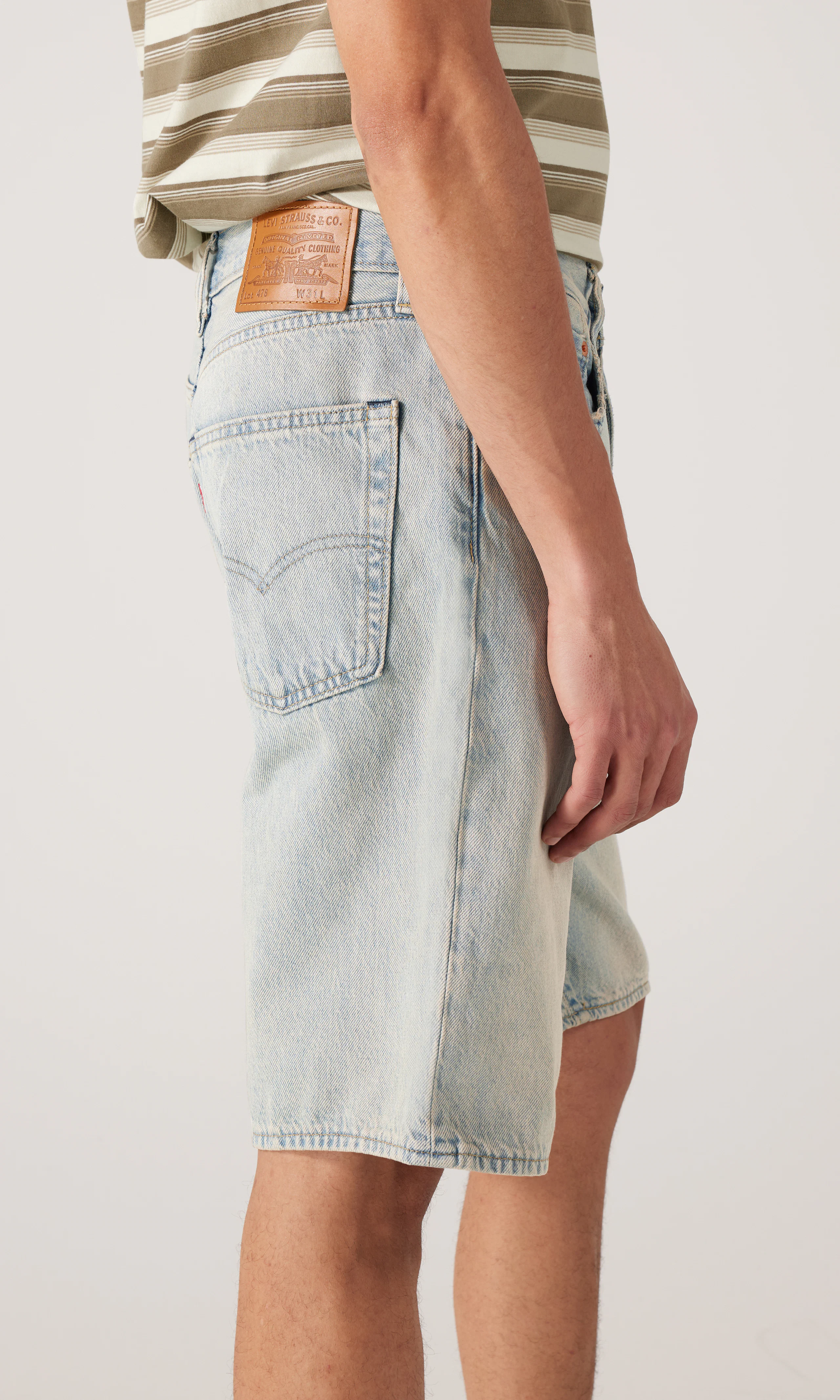 478™ Baggy Ljusblå Shorts. Front 2. Model.