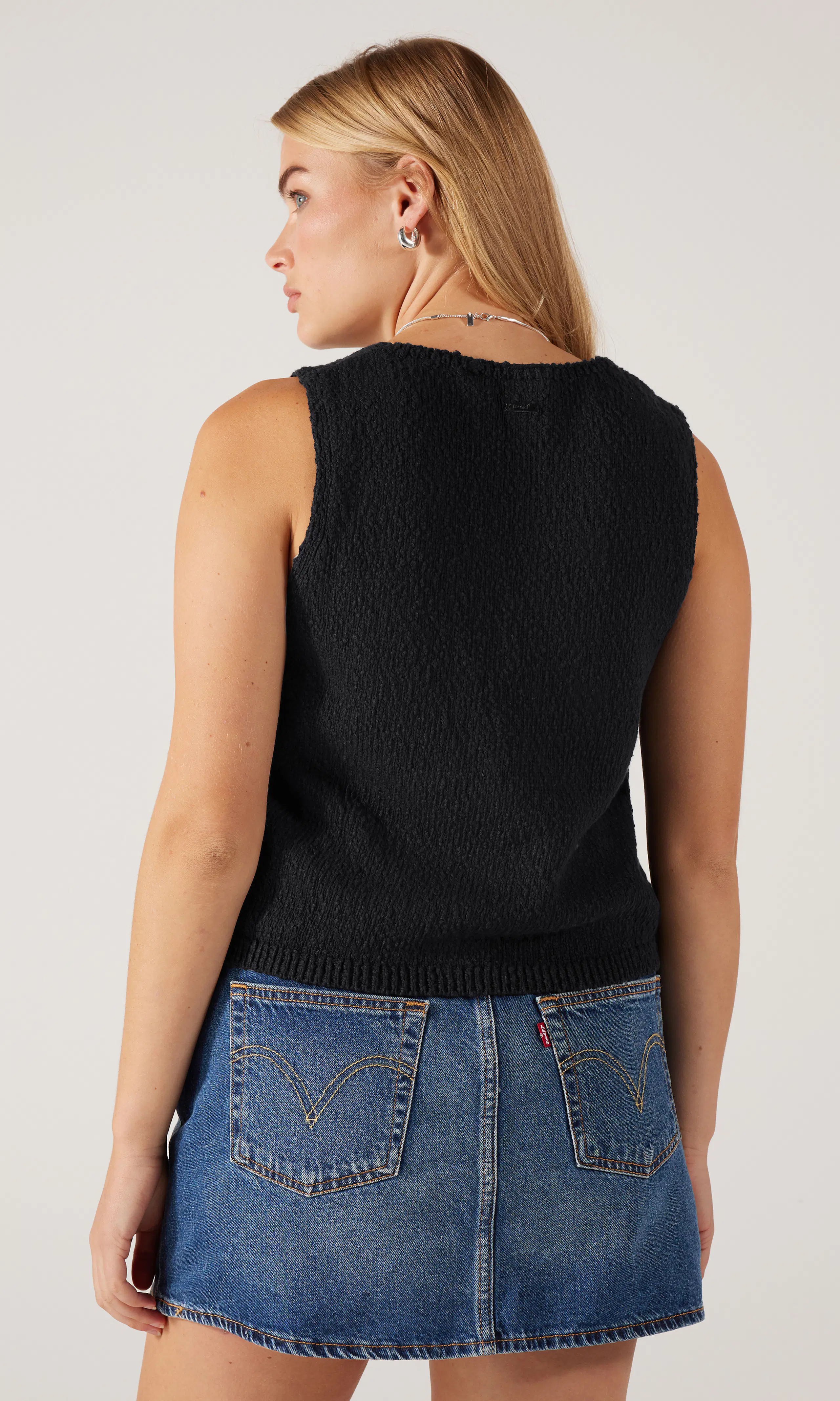 Helen Mini Boucle Vest. Back. Model.