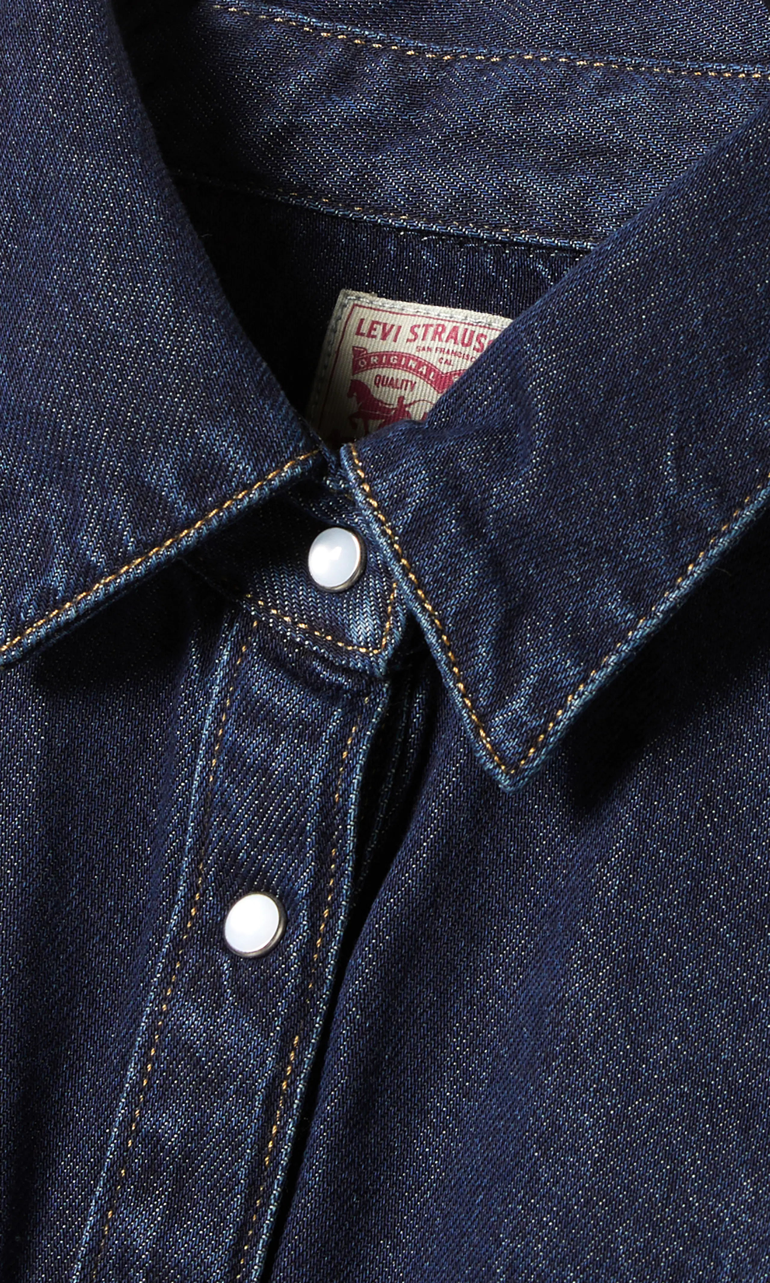 Logan Mørk Blå Shacket. Detail 1. Flat.
