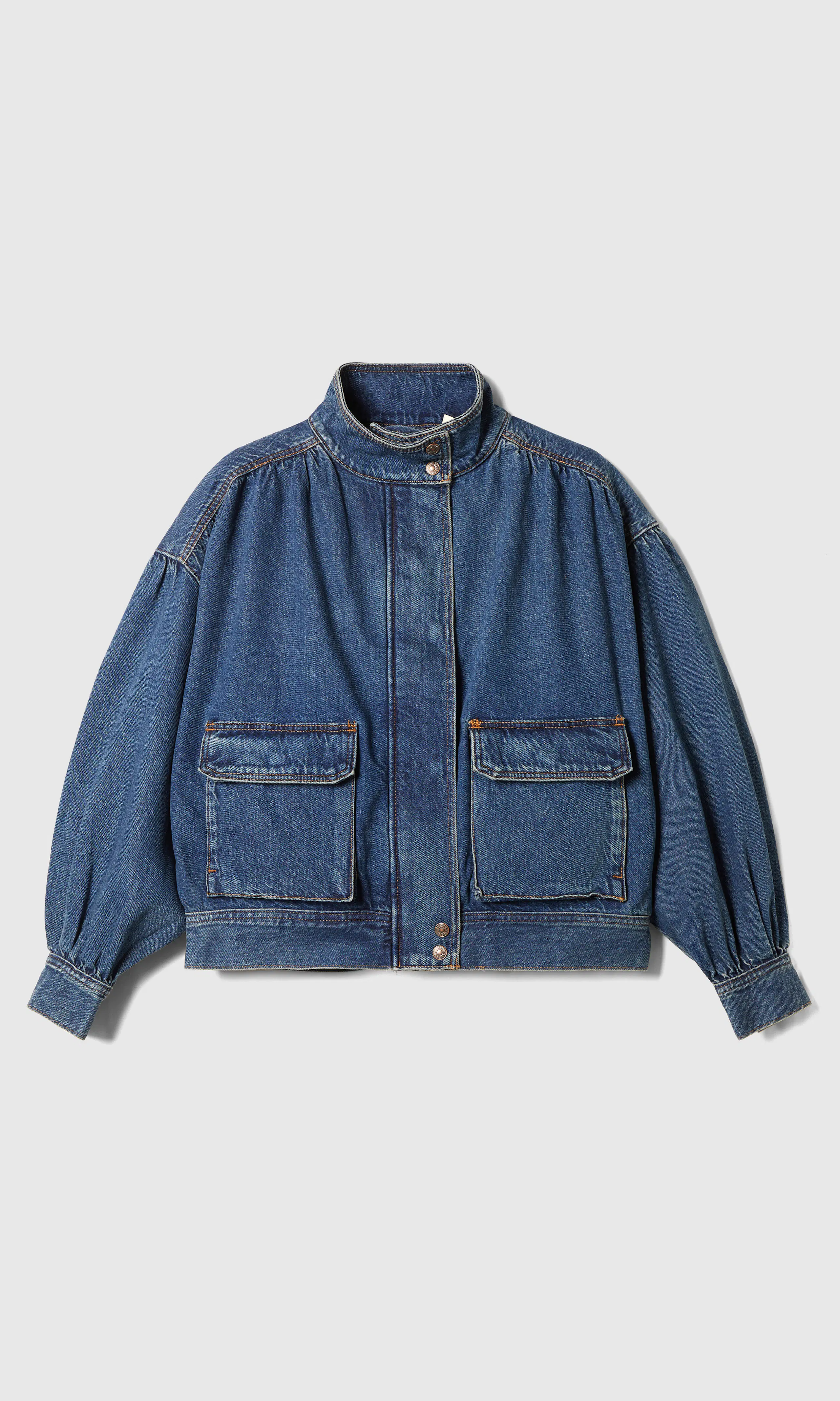 Blouson Trucker Medium Blå Jakke. Front. Flat.