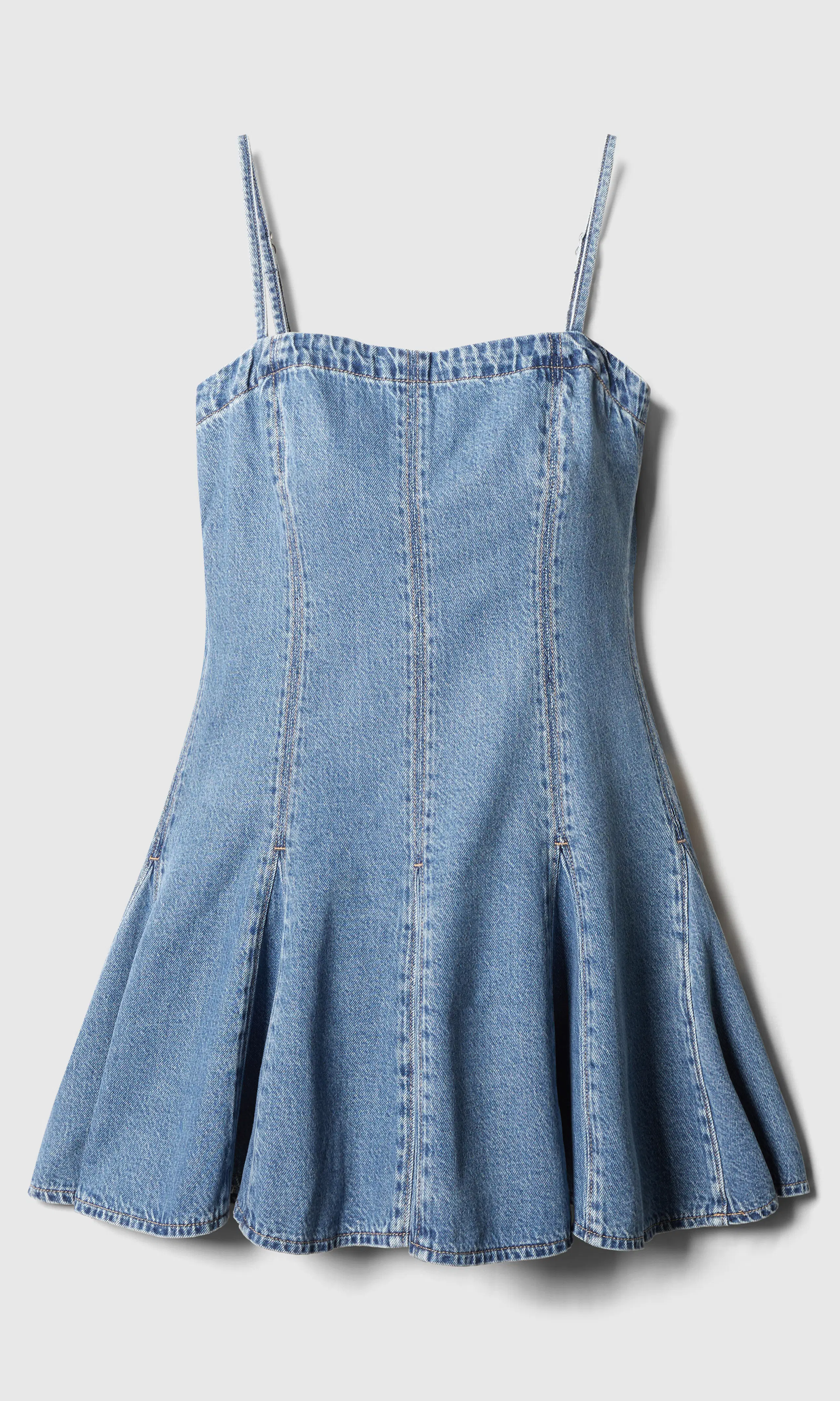 Denim Godet Medium Blå Kjole. Front. Flat.