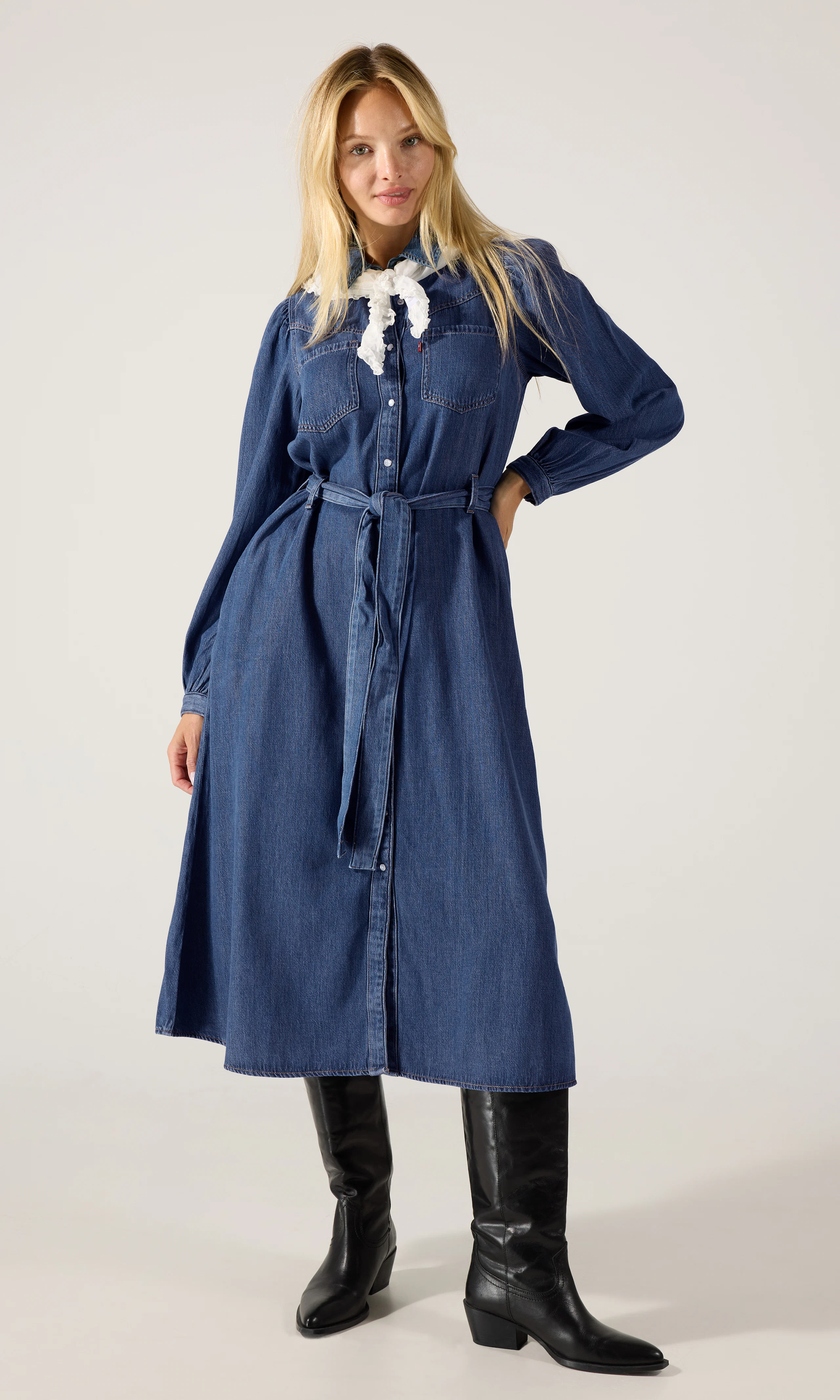 Journey Long-Sleeve Maxi Kjole. Front. Model.