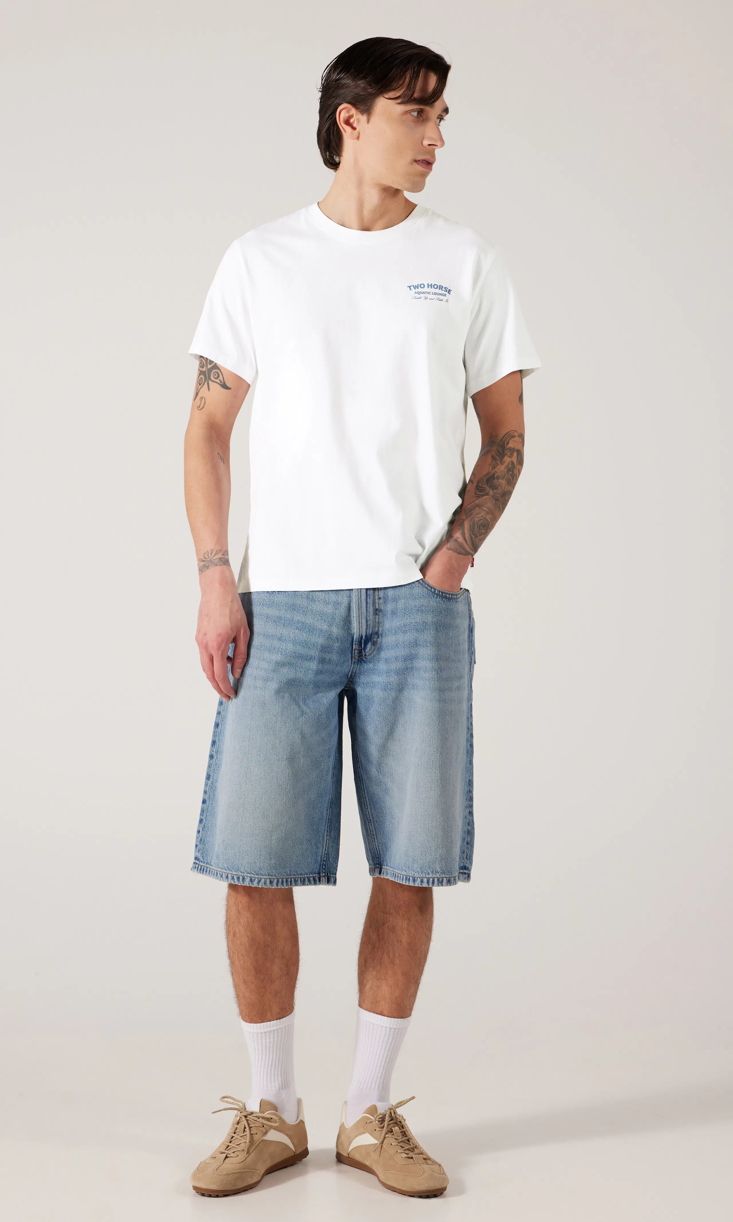 Relaxed Fit Tee Vit T-Shirt. Front 1. Model.