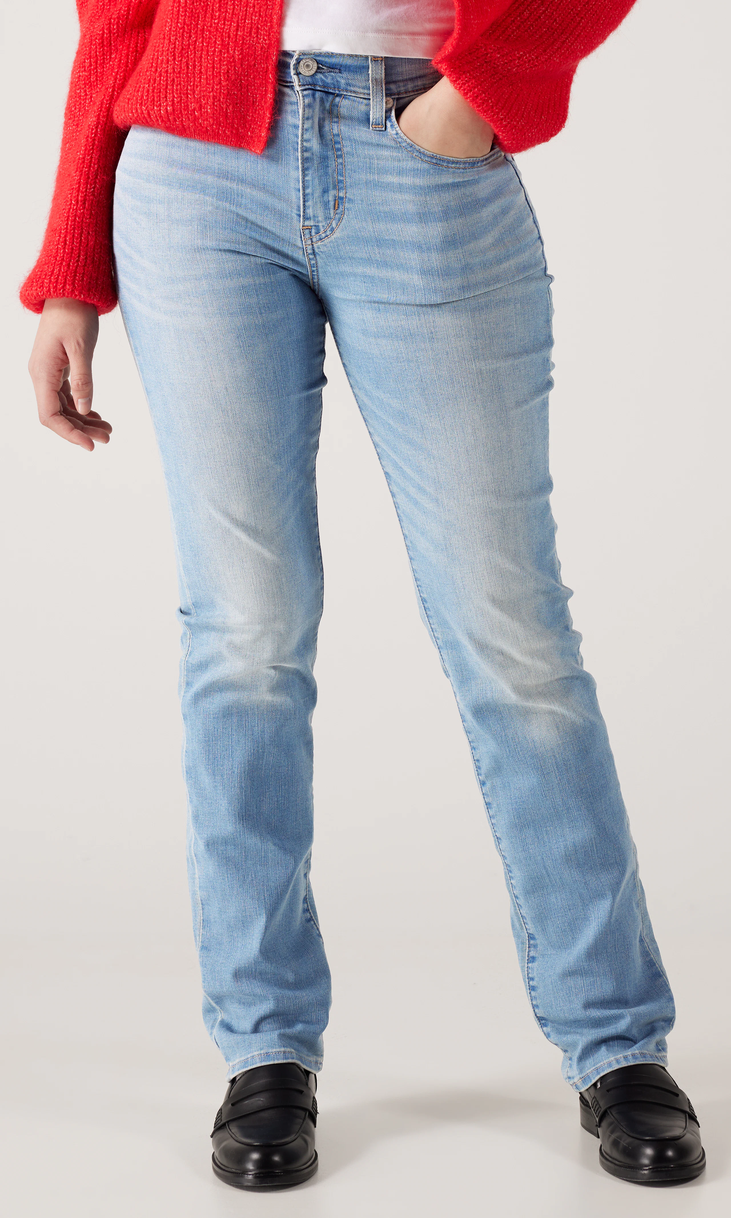 724™ High Rise Straight Lys Blå Jeans. Front. Model.