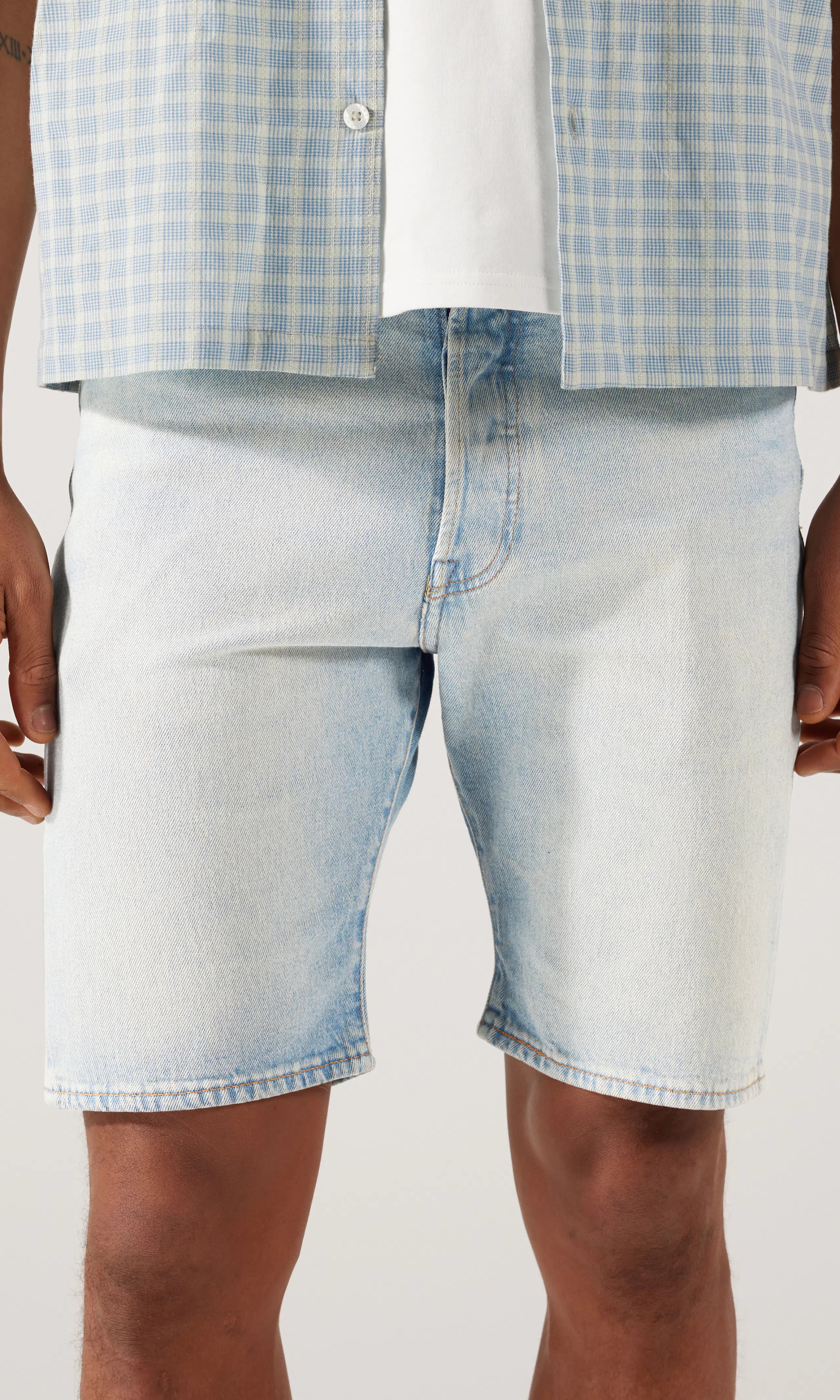 501® Original Lys Blå Shorts. Front. Model.
